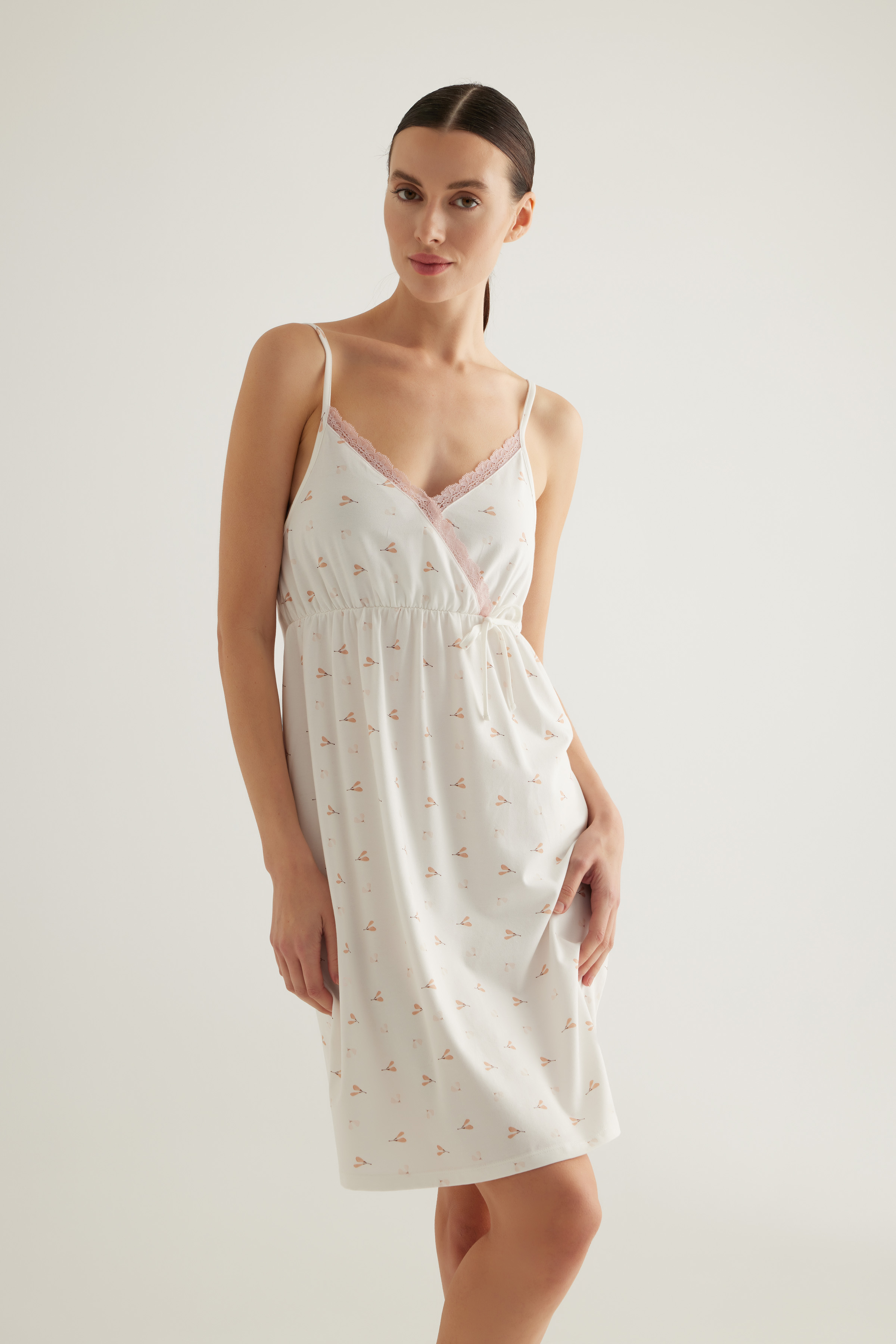 Kadın Pamuklu V Yaka Dantel Detaylı Büzgülü Gecelik