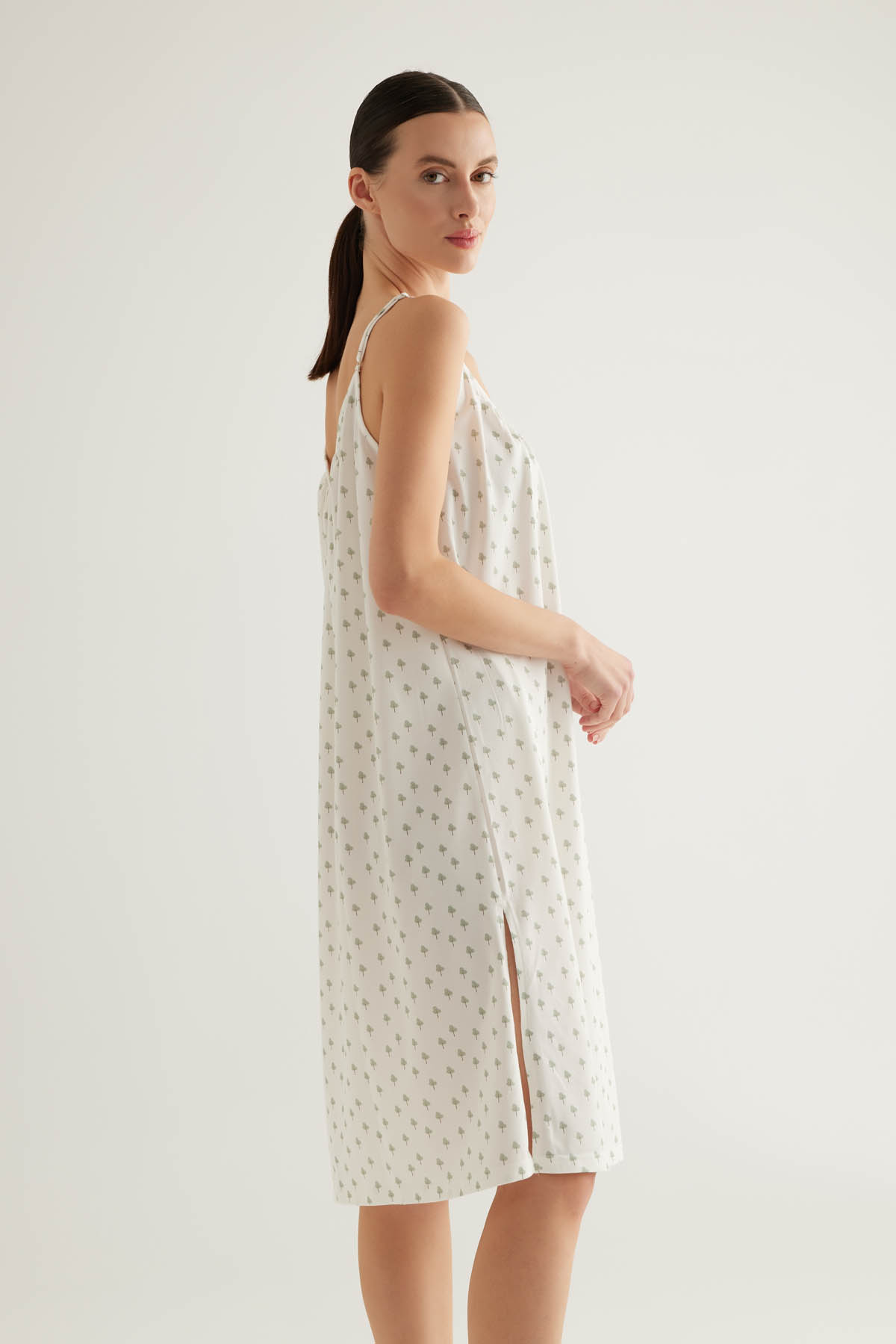 Kadın Pamuklu V Yaka Ayarlanır İp Askılı Patlı Gecelik