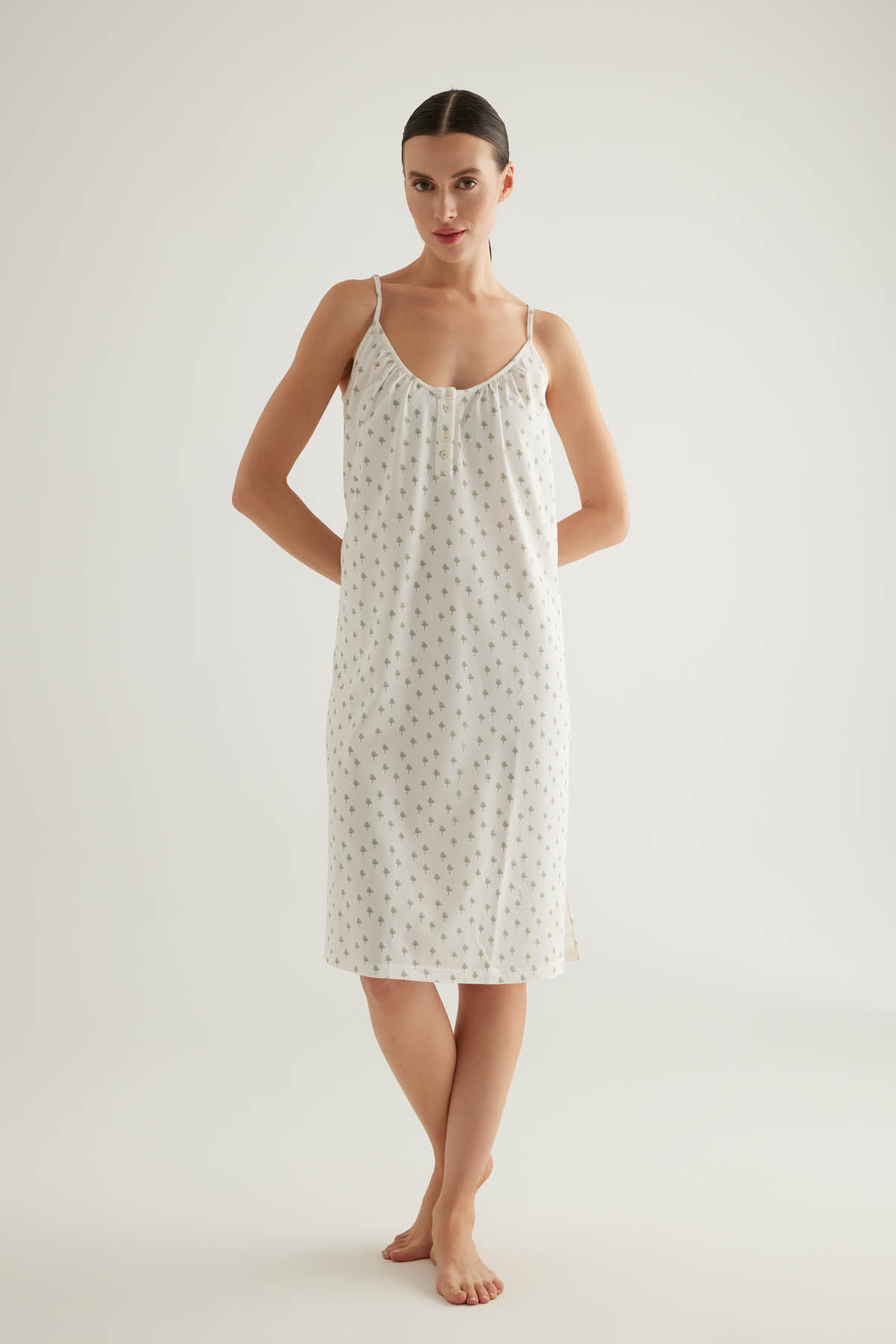 Kadın Pamuklu V Yaka Ayarlanır İp Askılı Patlı Gecelik