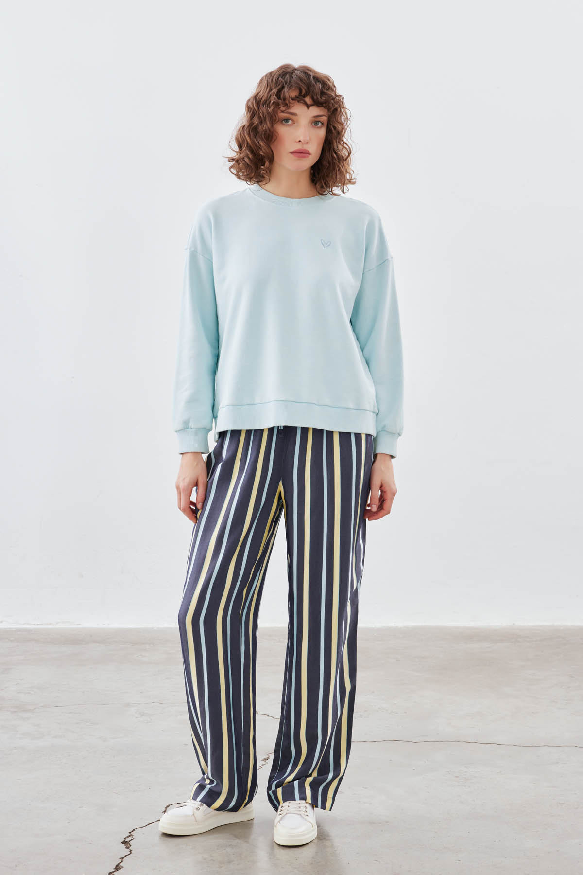 Kadın Pamuklu Yıkamalı Üç İplik Uzun Kollu Sweatshirt