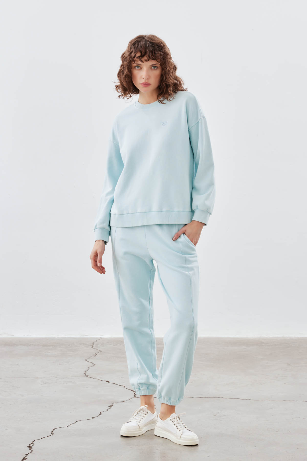 Kadın Pamuklu Yıkamalı Üç İplik Uzun Kollu Sweatshirt