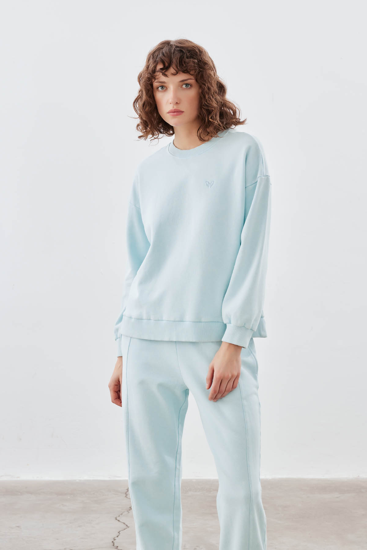 Kadın Pamuklu Yıkamalı Üç İplik Uzun Kollu Sweatshirt