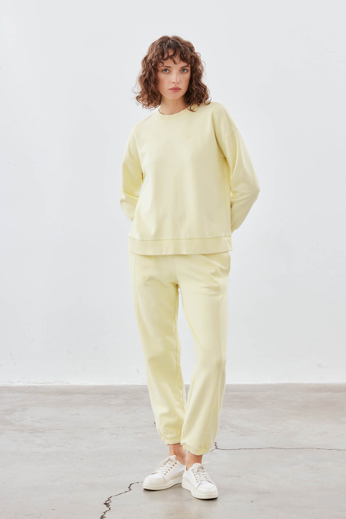 Kadın Pamuklu Yıkamalı Üç İplik Uzun Kollu Sweatshirt