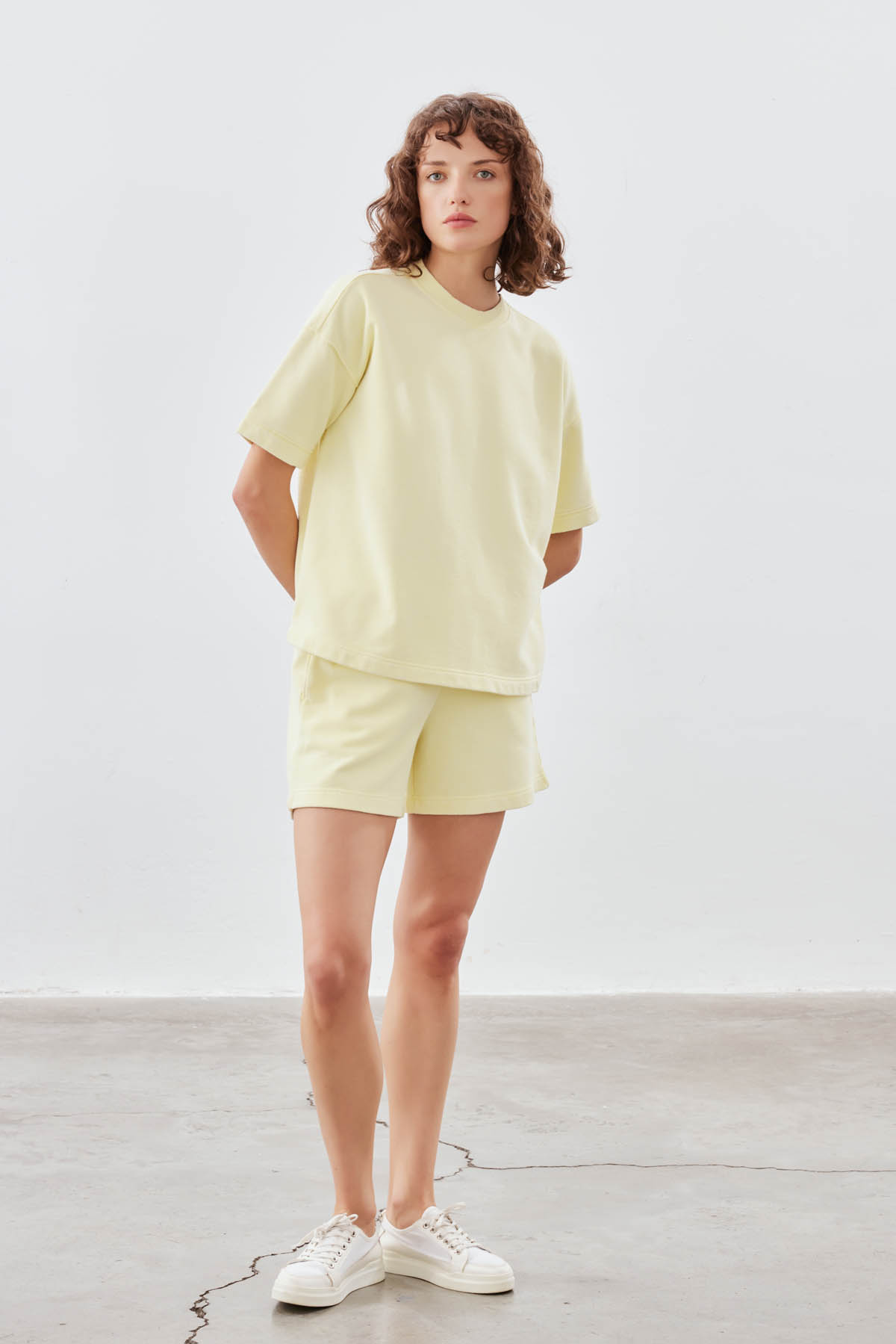 Kadın Pamuklu Yıkamalı Üç İplik Kısa Kollu T-shirt