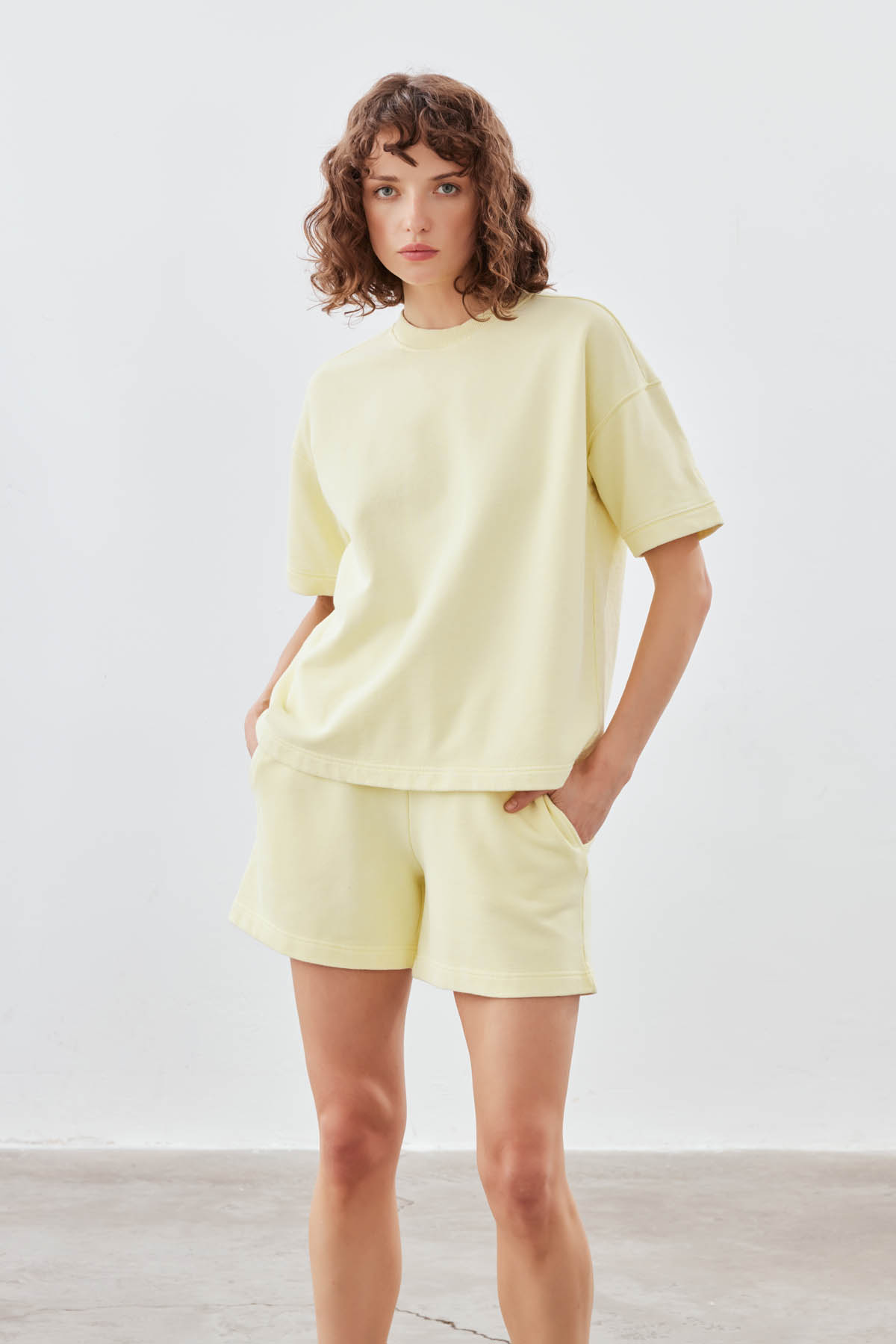 Kadın Pamuklu Yıkamalı Üç İplik Kısa Kollu T-shirt