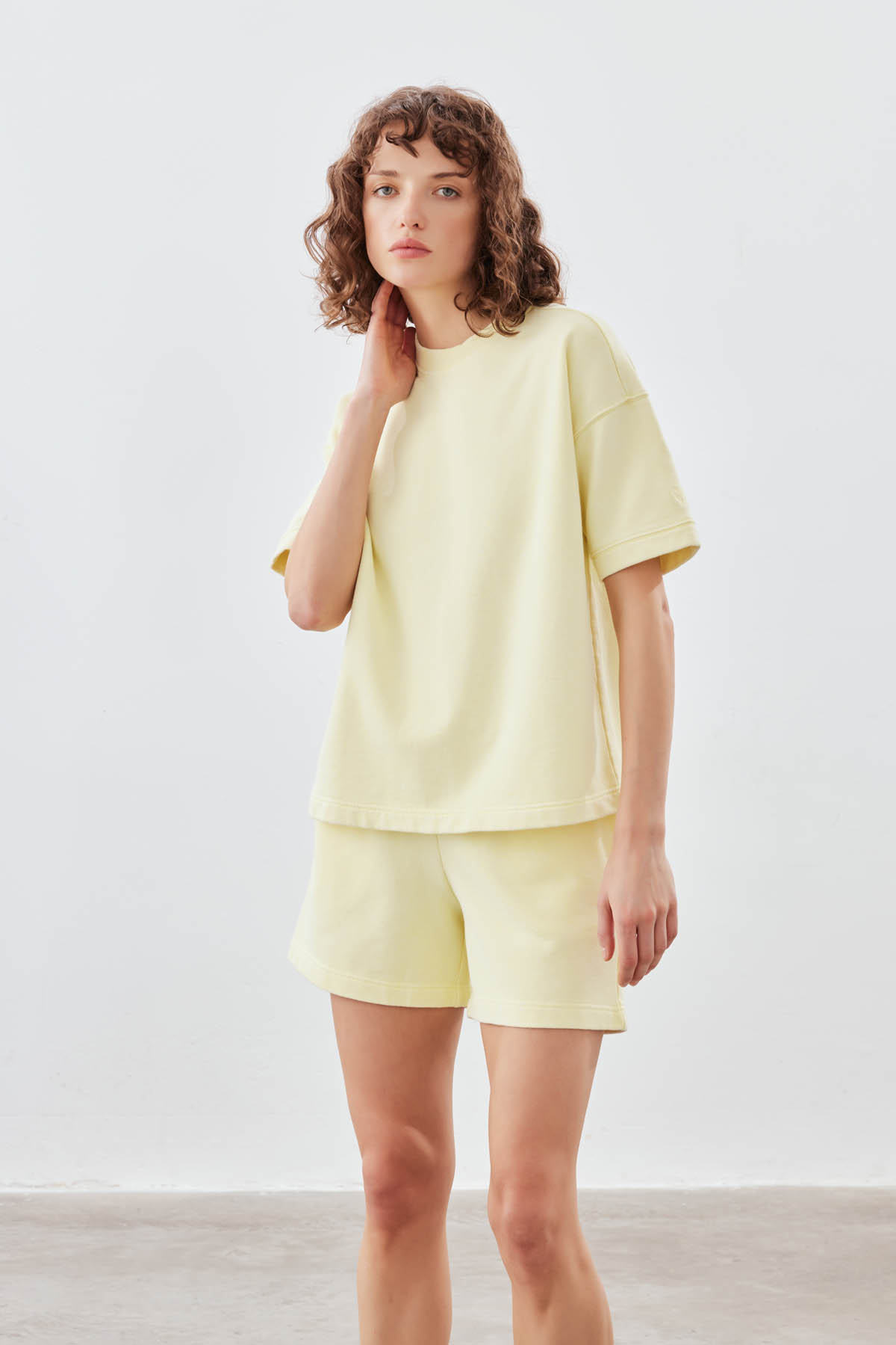 Kadın Pamuklu Yıkamalı Üç İplik Kısa Kollu T-shirt