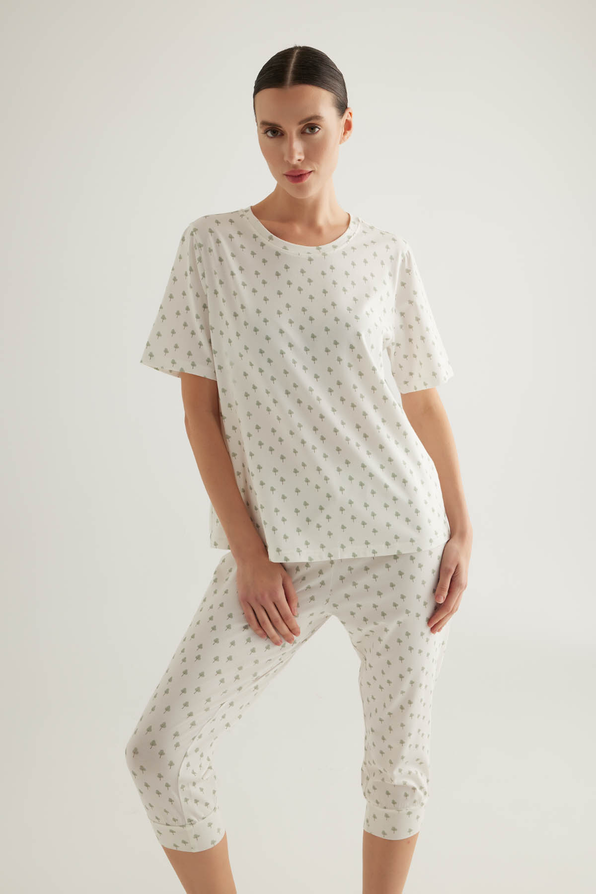 Kadın Pamuklu Kısa Kollu Kapri Pijama Takımı