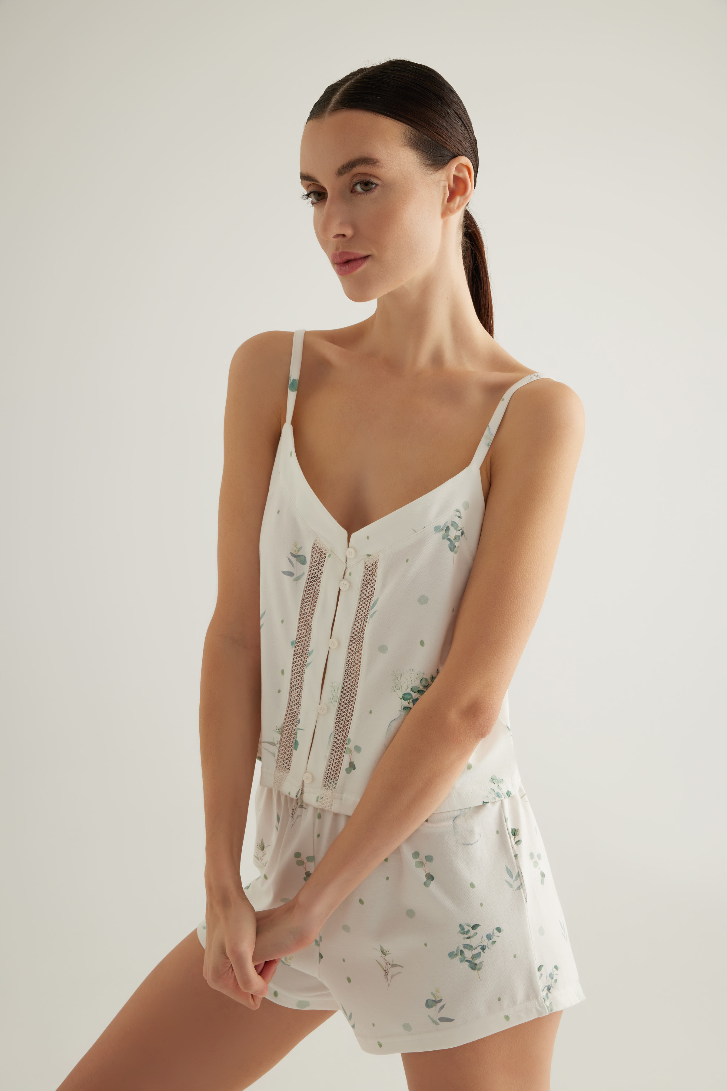 Kadın Pamuklu Düğmeli İp Askılı Pijama Üstü