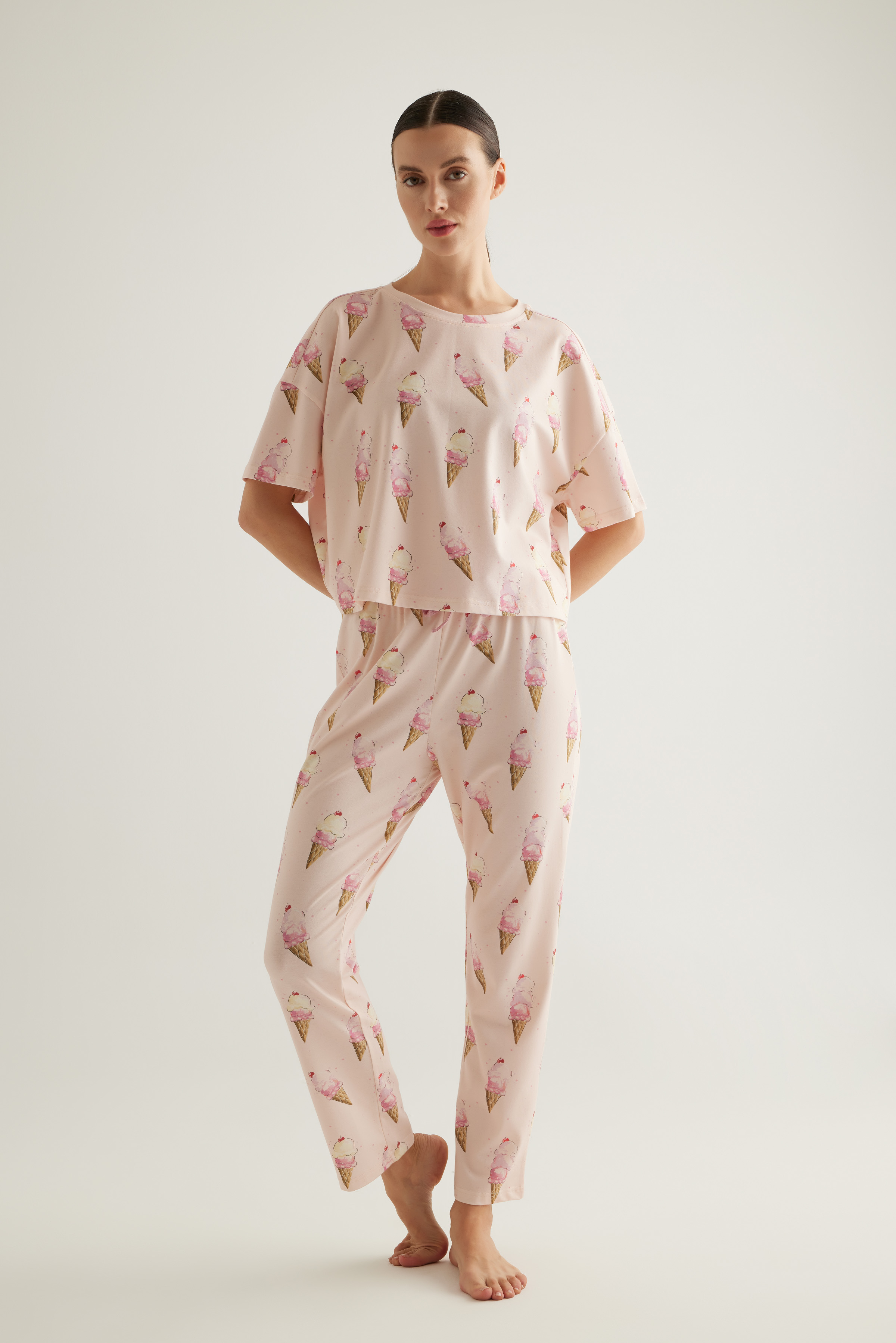 Kadın Pamuklu Kısa Kollu Uzun Pijama Takımı