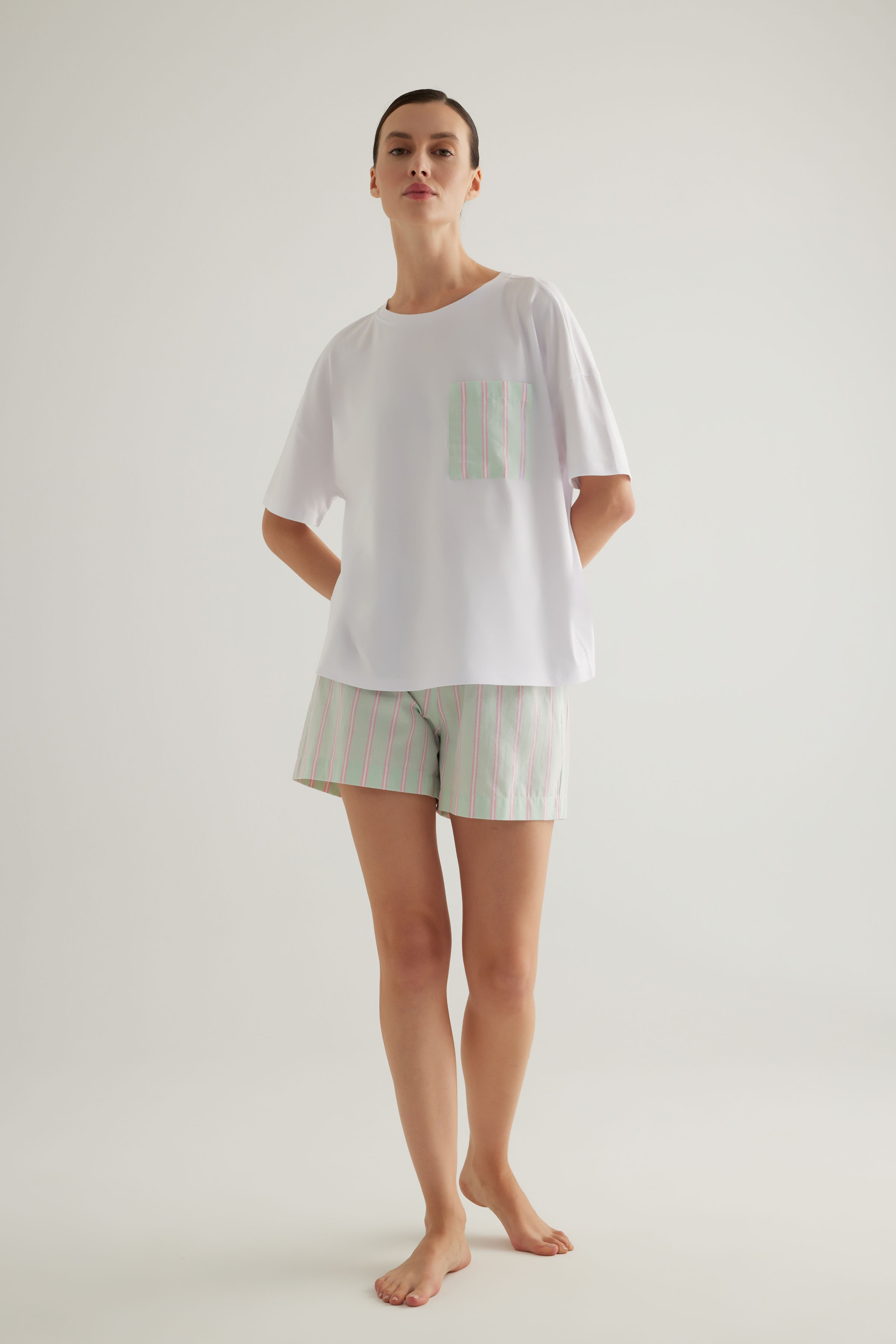 Kadın Pamuklu Kısa Kollu Şortlu Pijama Takımı