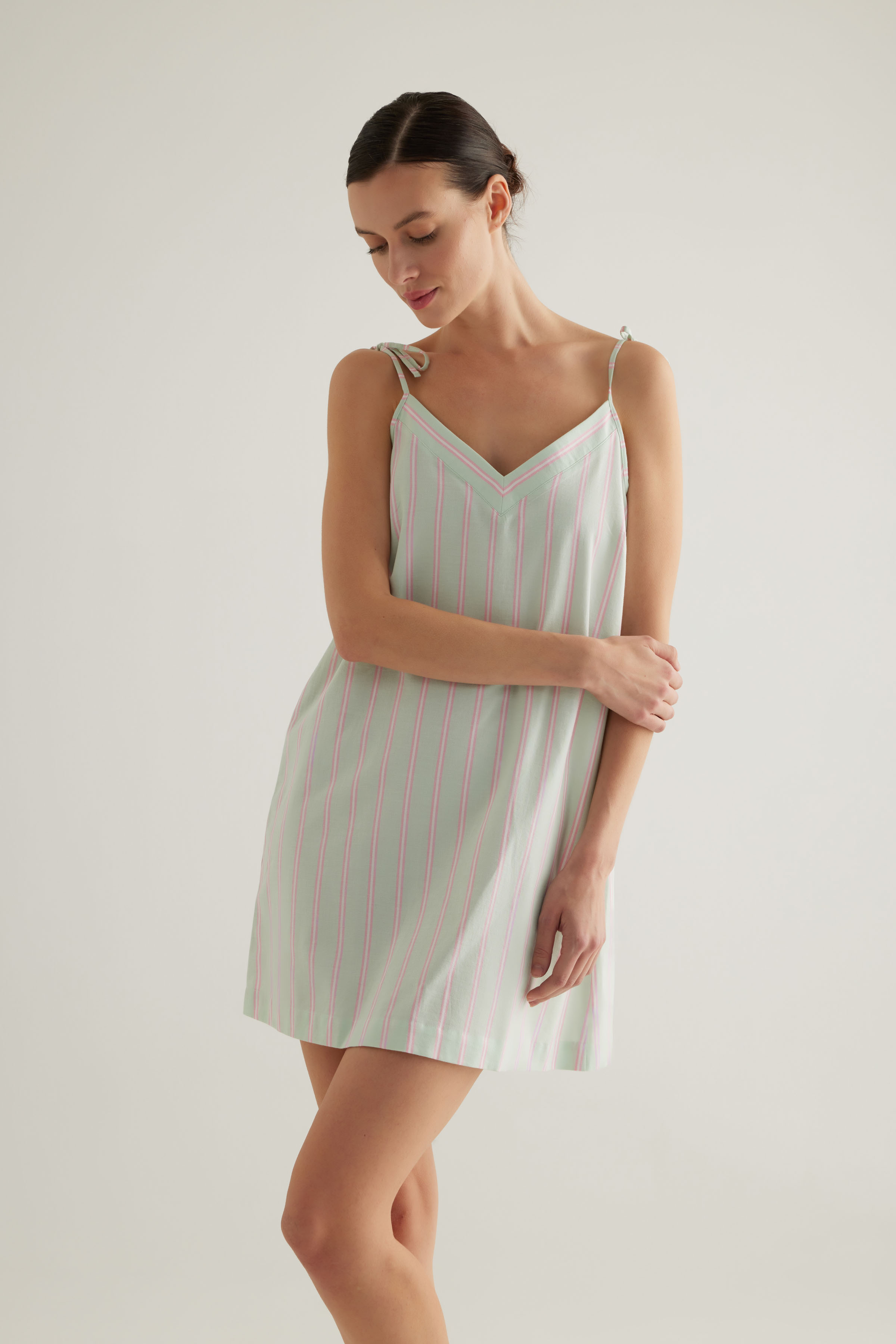 Kadın Dokuma Ayarlanır İp Askılı V Yaka Gecelik