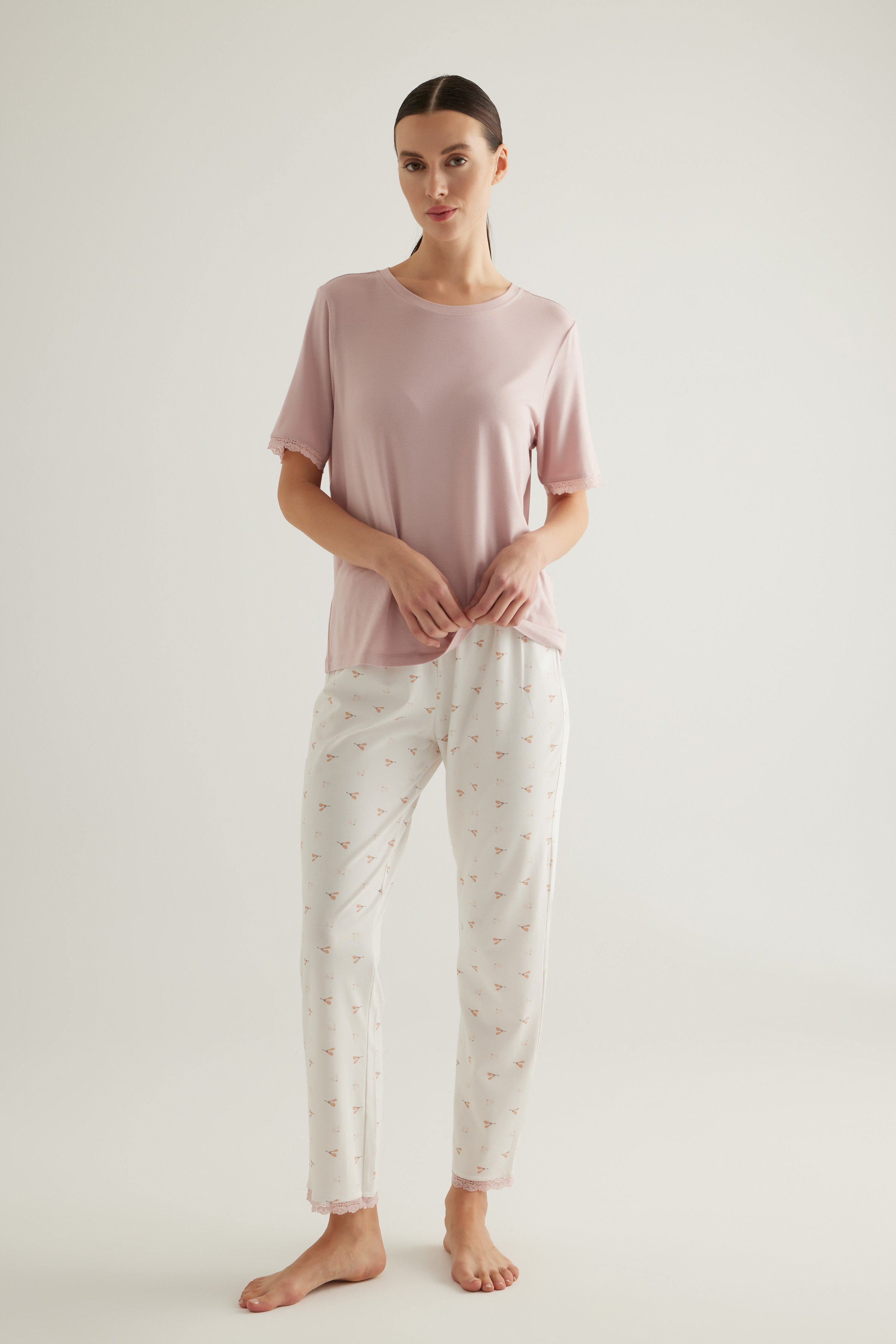Kadın Pamuklu Dantel Detaylı Kısa Kol Uzun Pijama Takımı