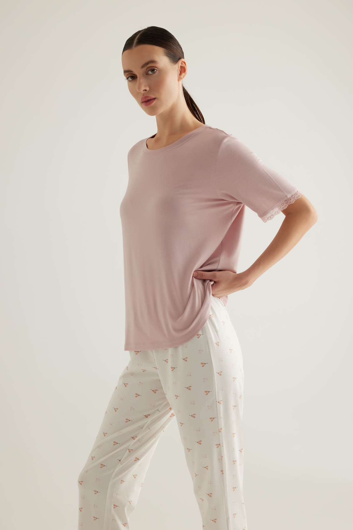 Kadın Pamuklu Dantel Detaylı Pijama Üstü