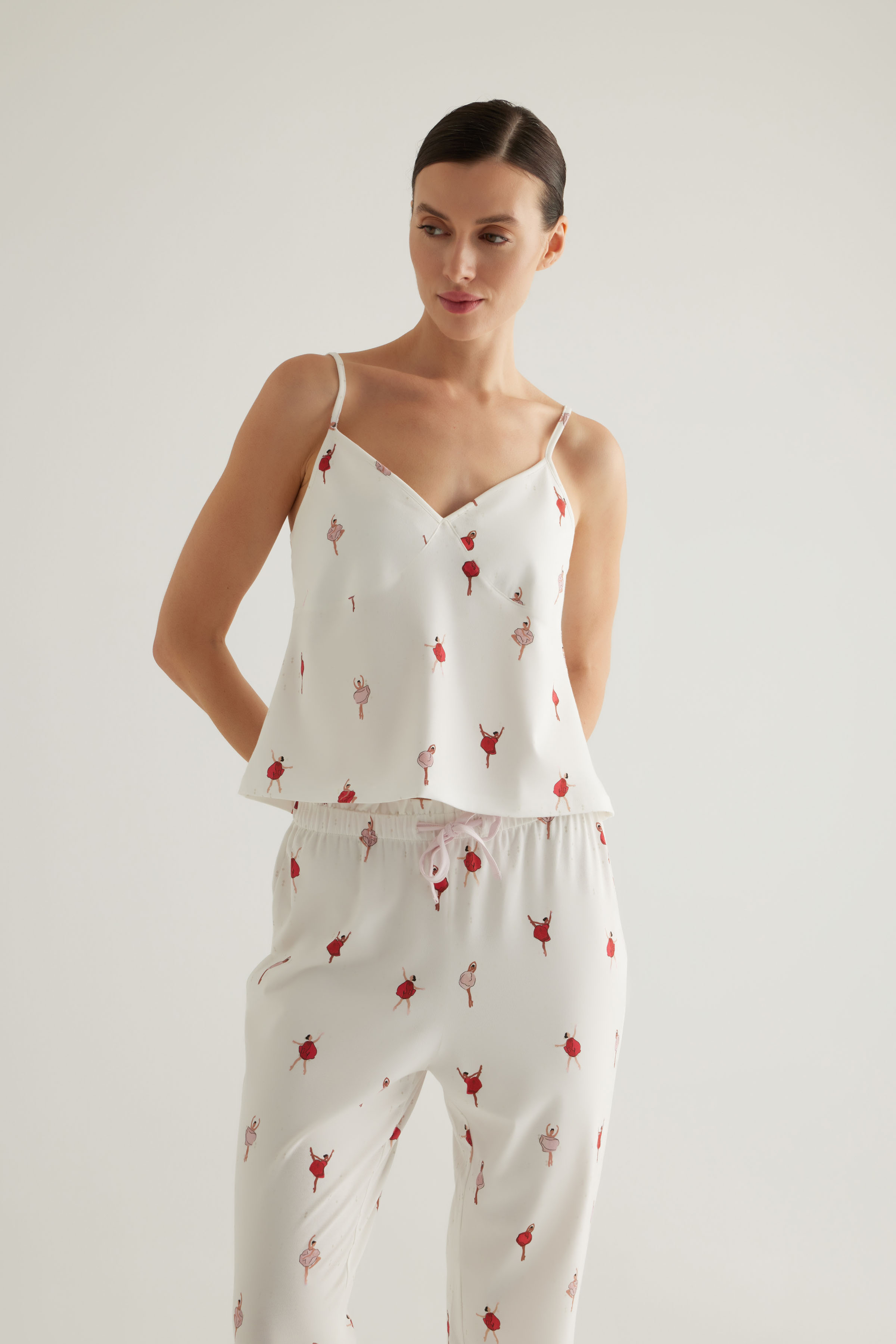 Kadın Pamuklu V Yaka Büzgülü İnce Askılı Atlet Pijama Üstü