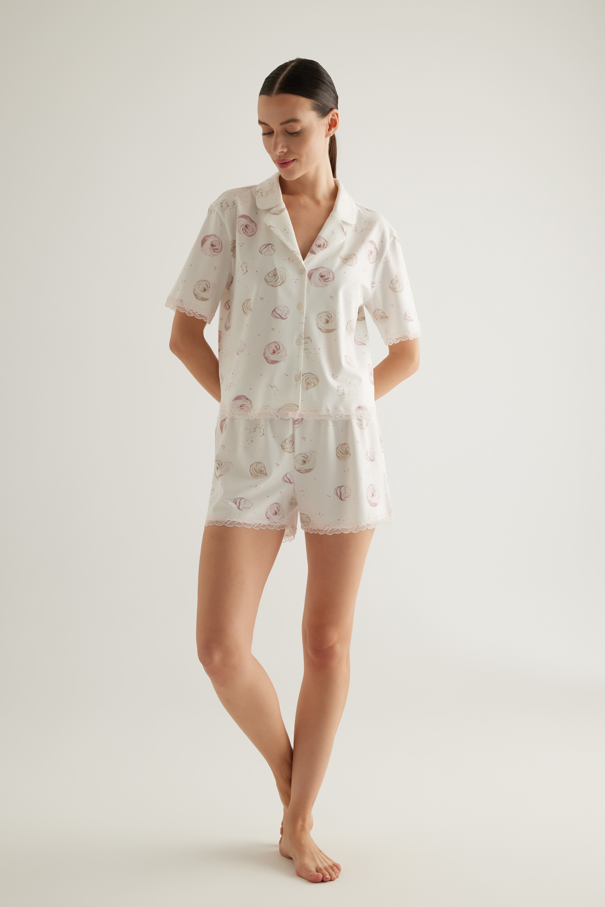 Kadın Pamuklu Kısa Kollu Gömlek Şortlu Pijama Takımı