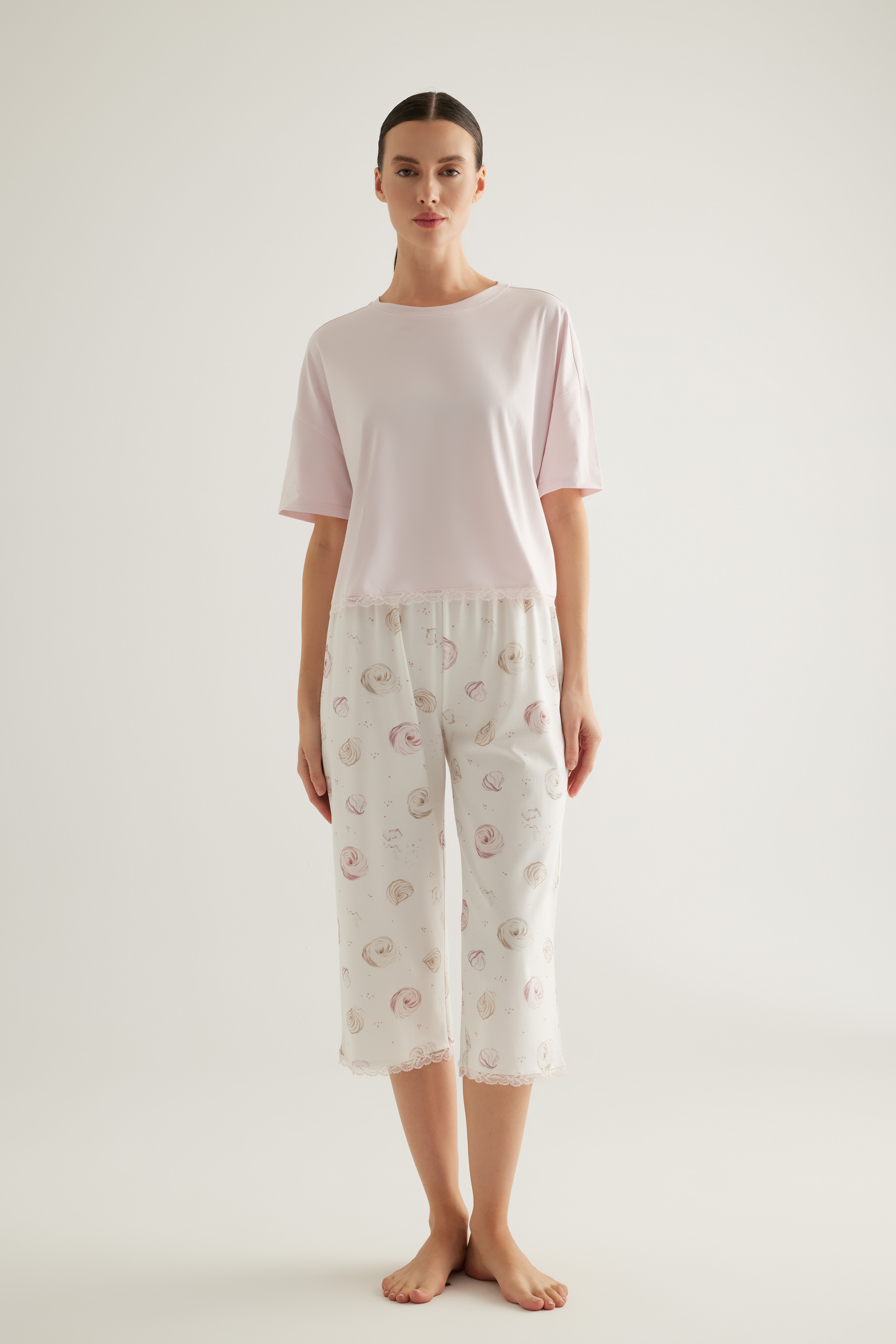 Kadın Pamuklu Kısa Kollu Kapri Pijama Takımı