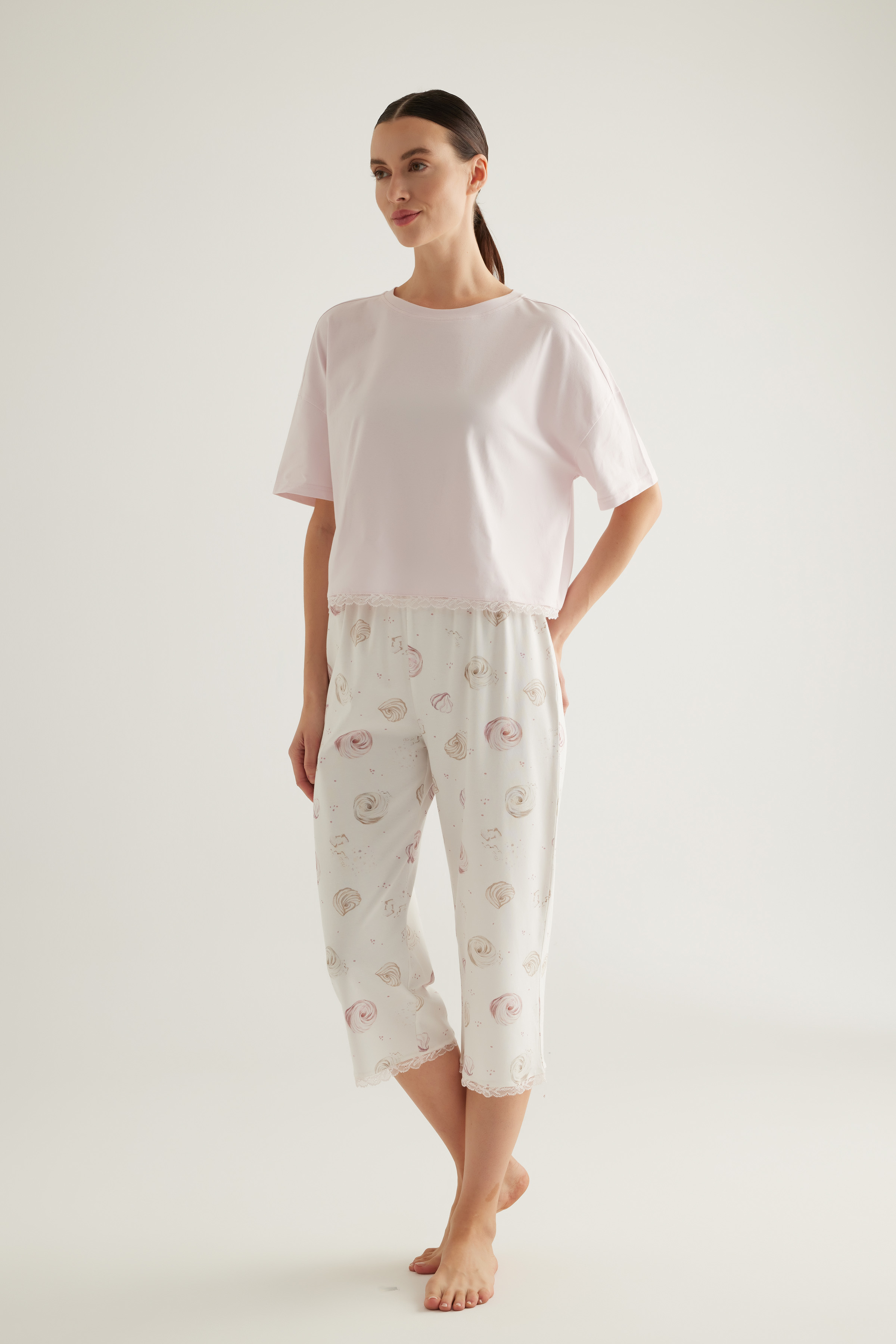 Kadın Pamuklu Kısa Kollu Kapri Pijama Takımı