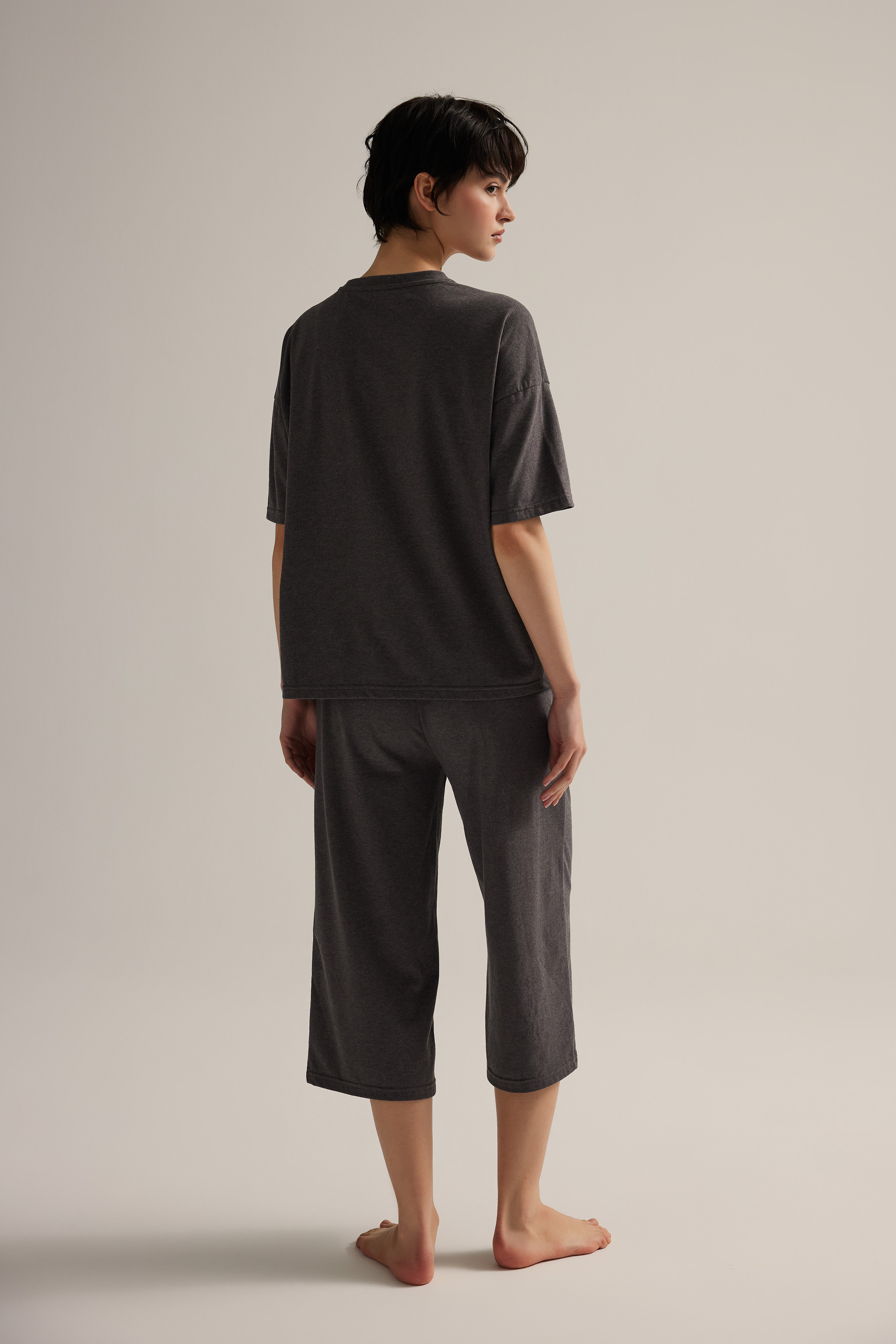 Kadın Pamuklu Kısa Kollu Kapri Pijama Takımı