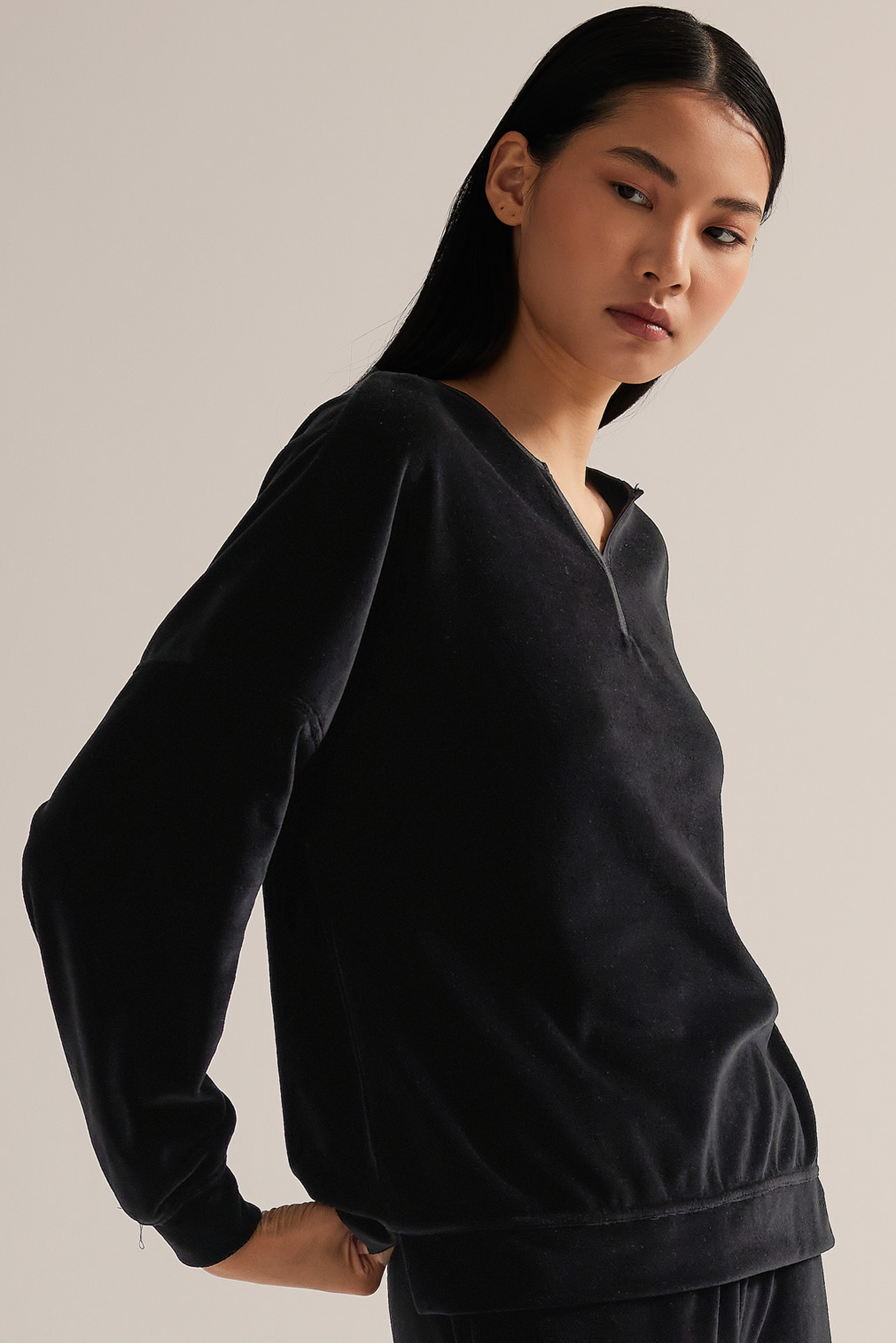 Kadın Pamuklu Kadife Yakası Saten Detaylı Sweatshirt