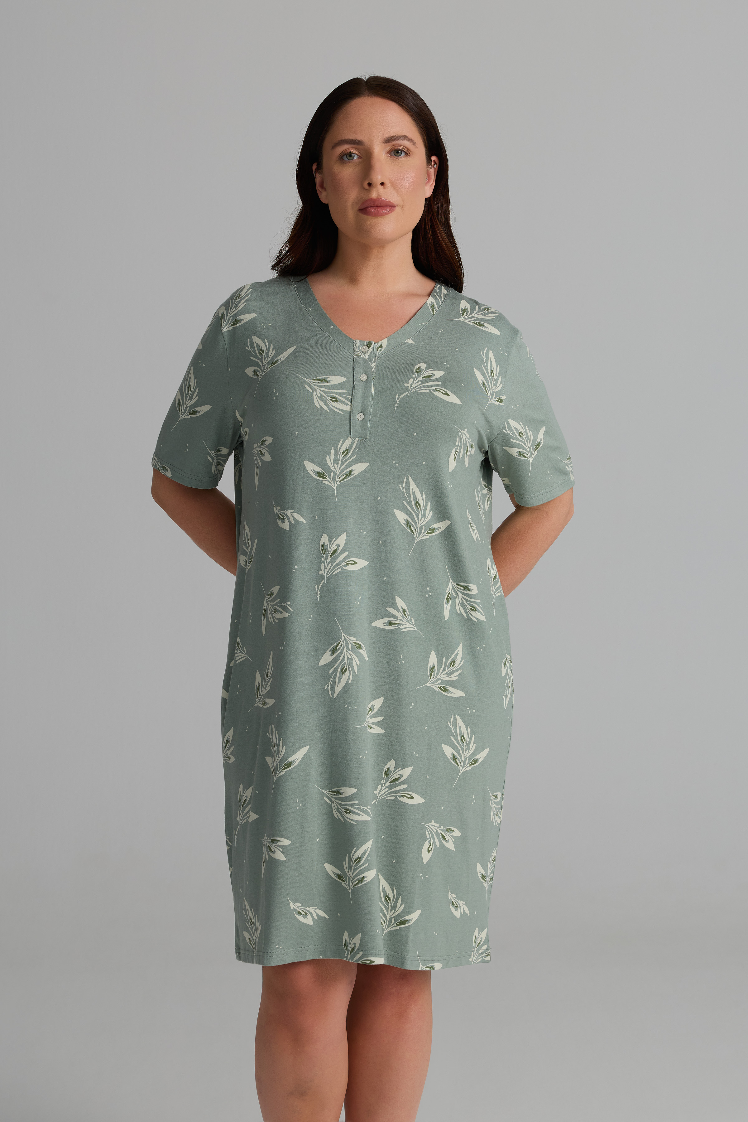 Kadın Plus Size Viskon V Yaka Kısa Kollu Düğmeli Gecelik