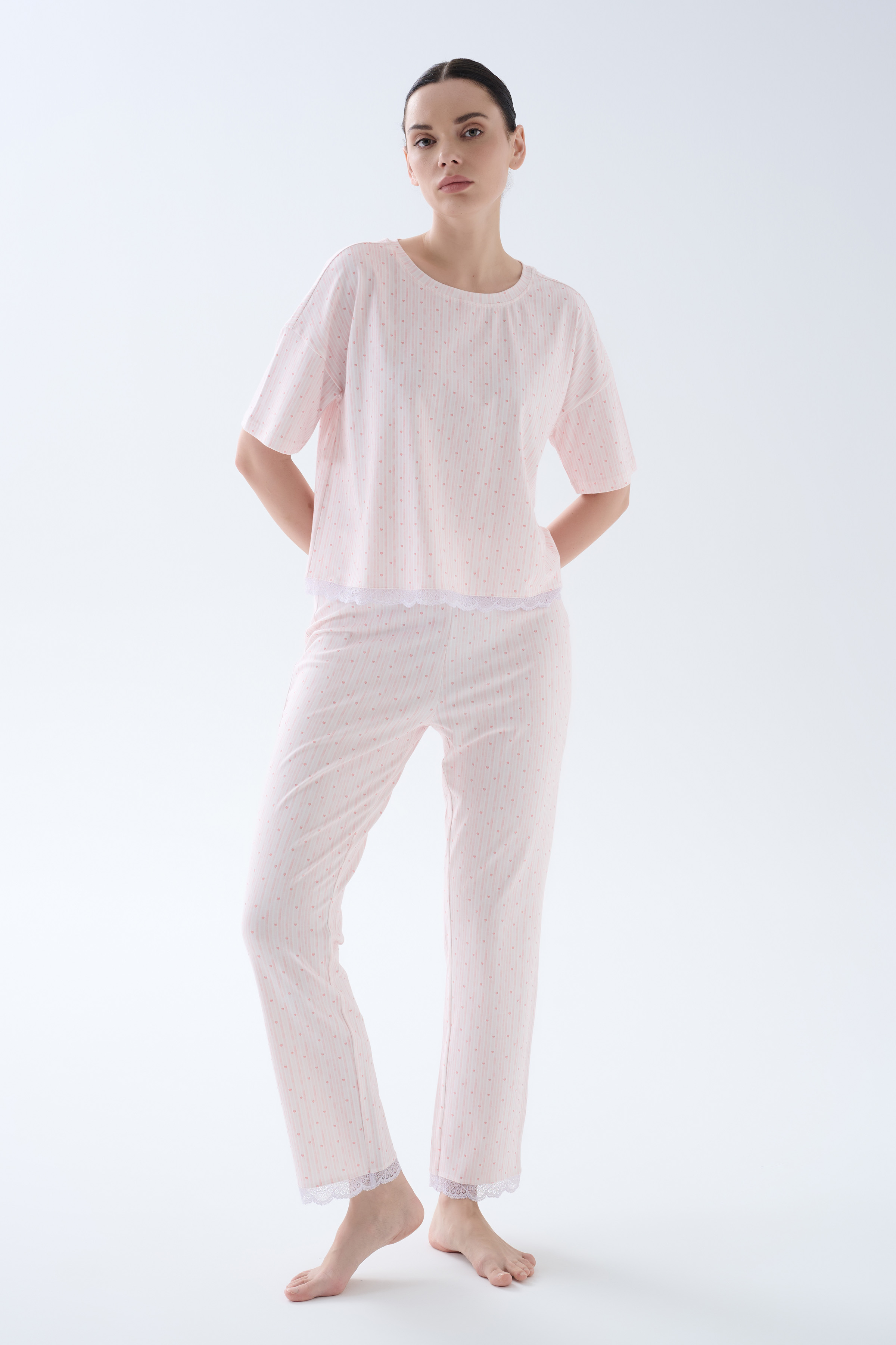 Kadın Pamuklu Dantel Detaylı Kısa Kollu Uzun Pijama Takımı