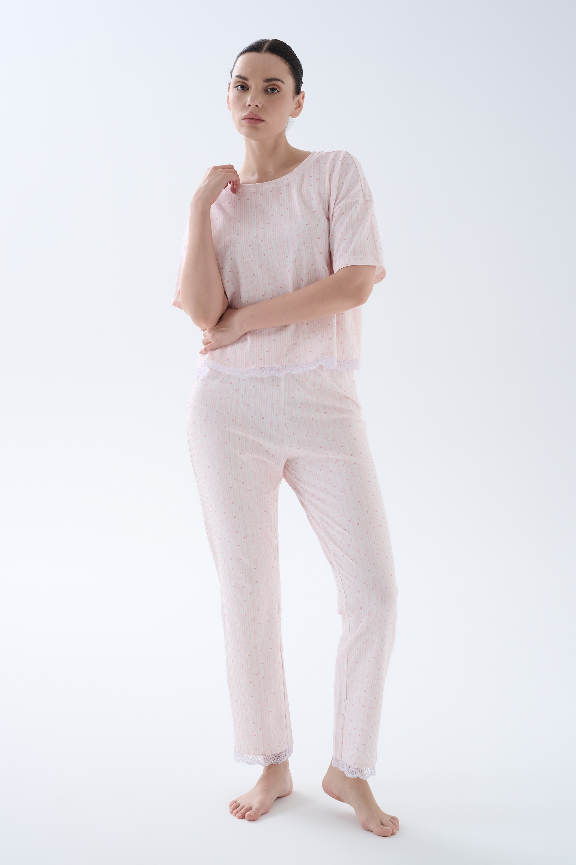 Kadın Pamuklu Dantel Detaylı Kısa Kollu Uzun Pijama Takımı