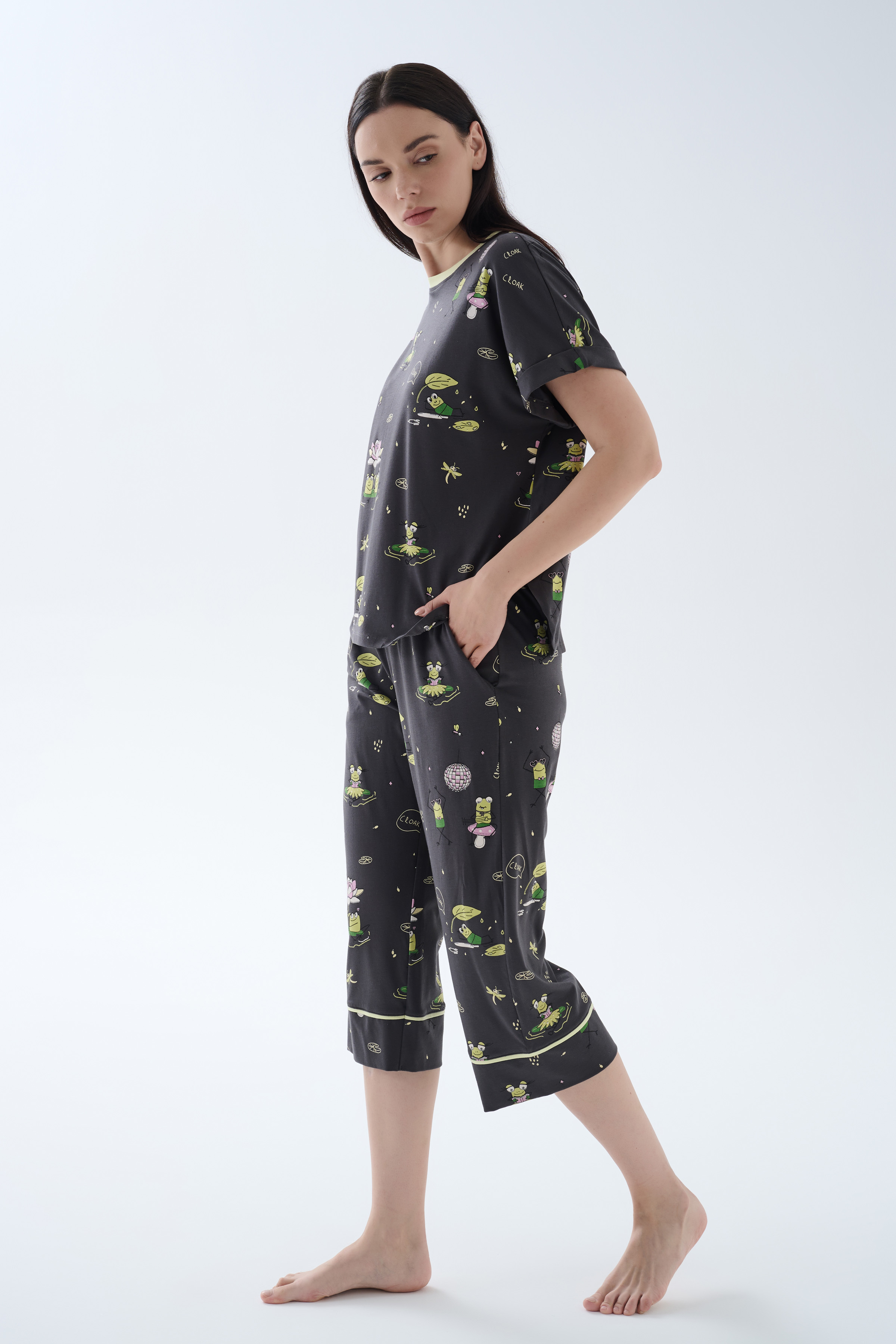 Kadın Pamuklu Kısa Kollu Kapri Pijama Takımı