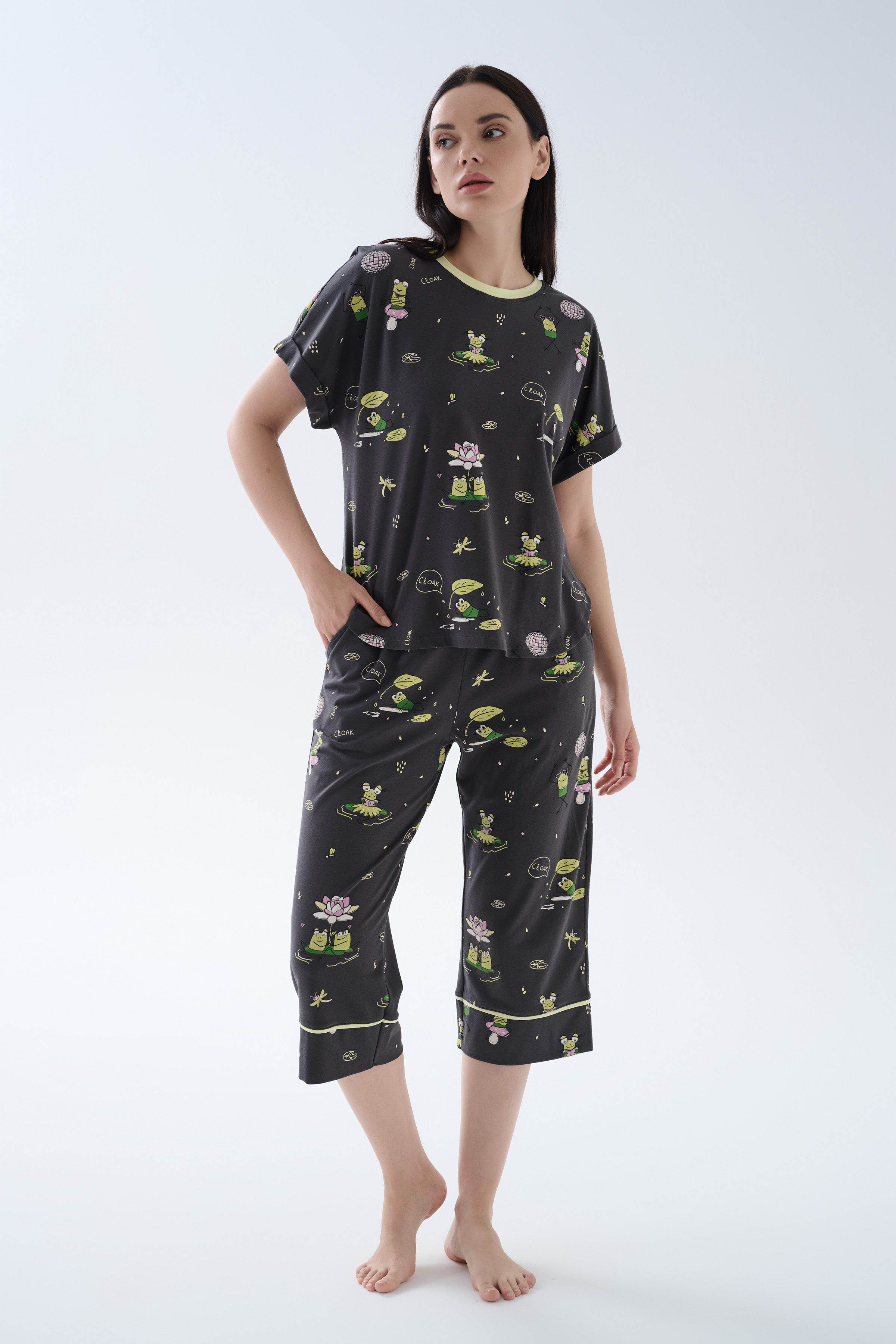 Kadın Pamuklu Kısa Kollu Kapri Pijama Takımı