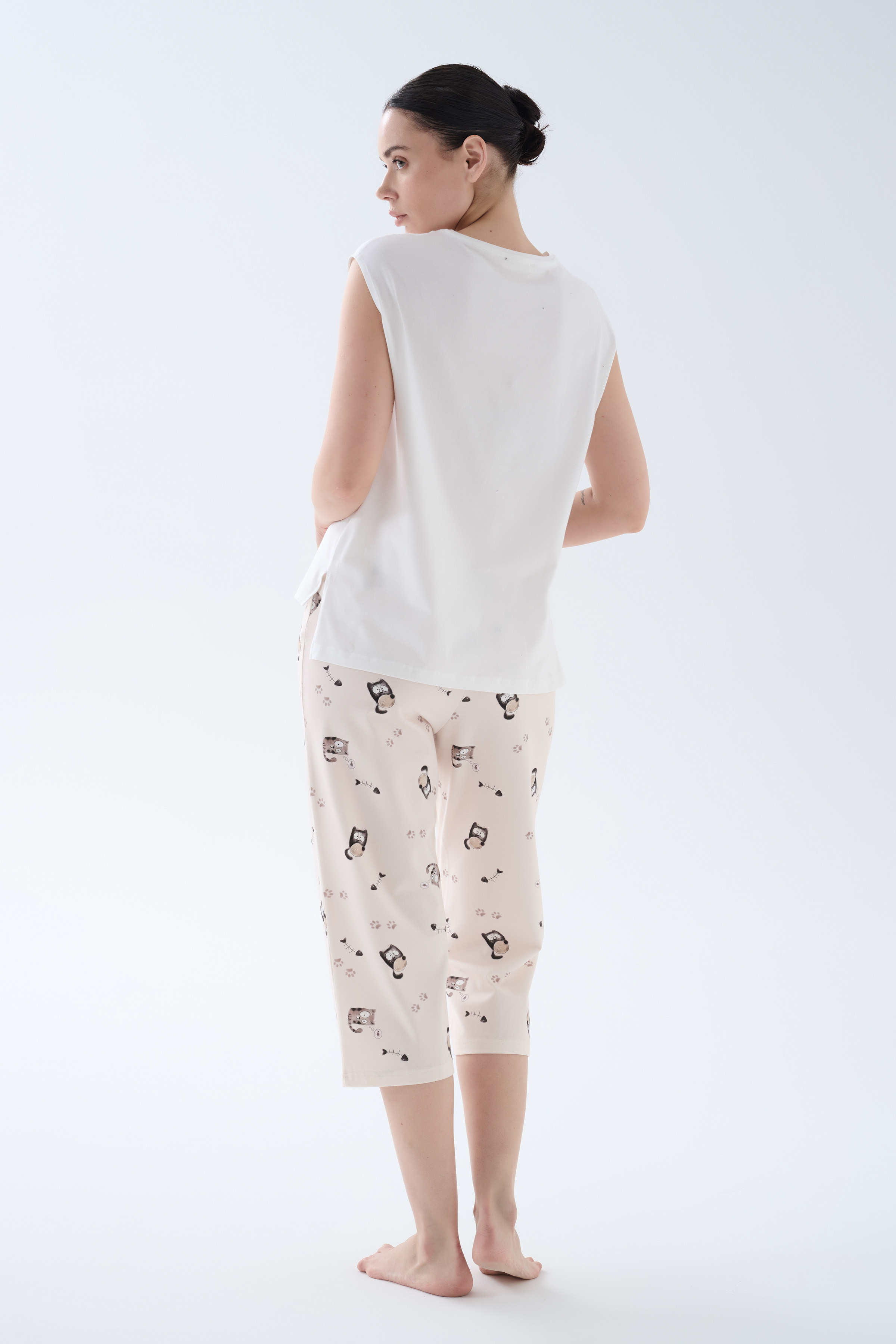 Kadın Pamuklu Kolsuz Kapri Pijama Takımı