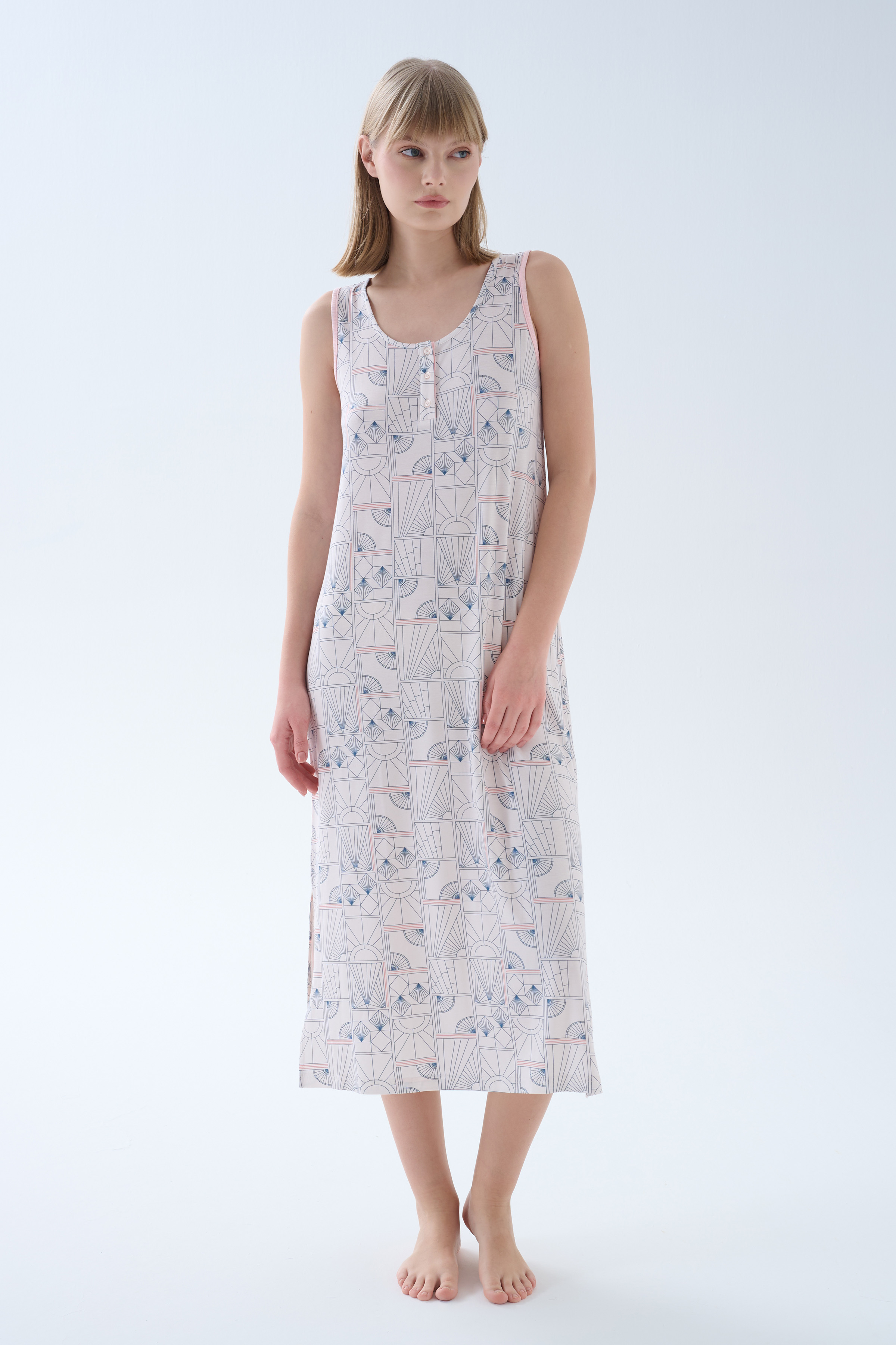 Kadın Viskoz Patlı Yırtmaç Detaylı Kolsuz Gecelik