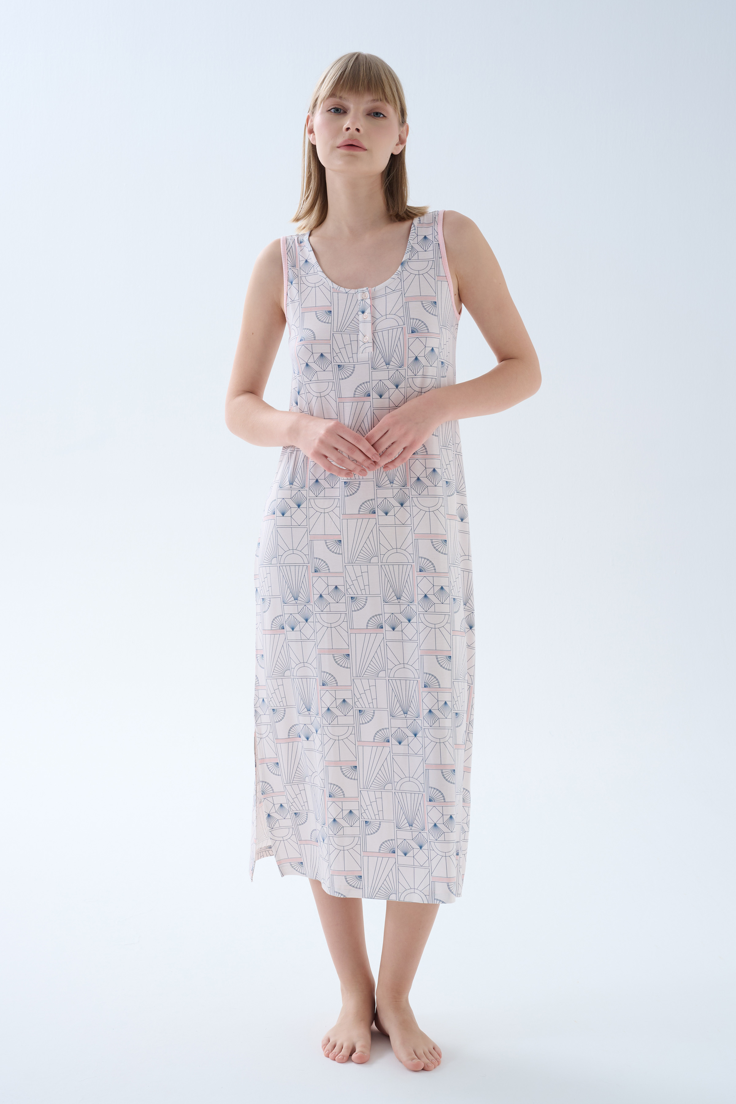 Kadın Viskoz Patlı Yırtmaç Detaylı Kolsuz Gecelik