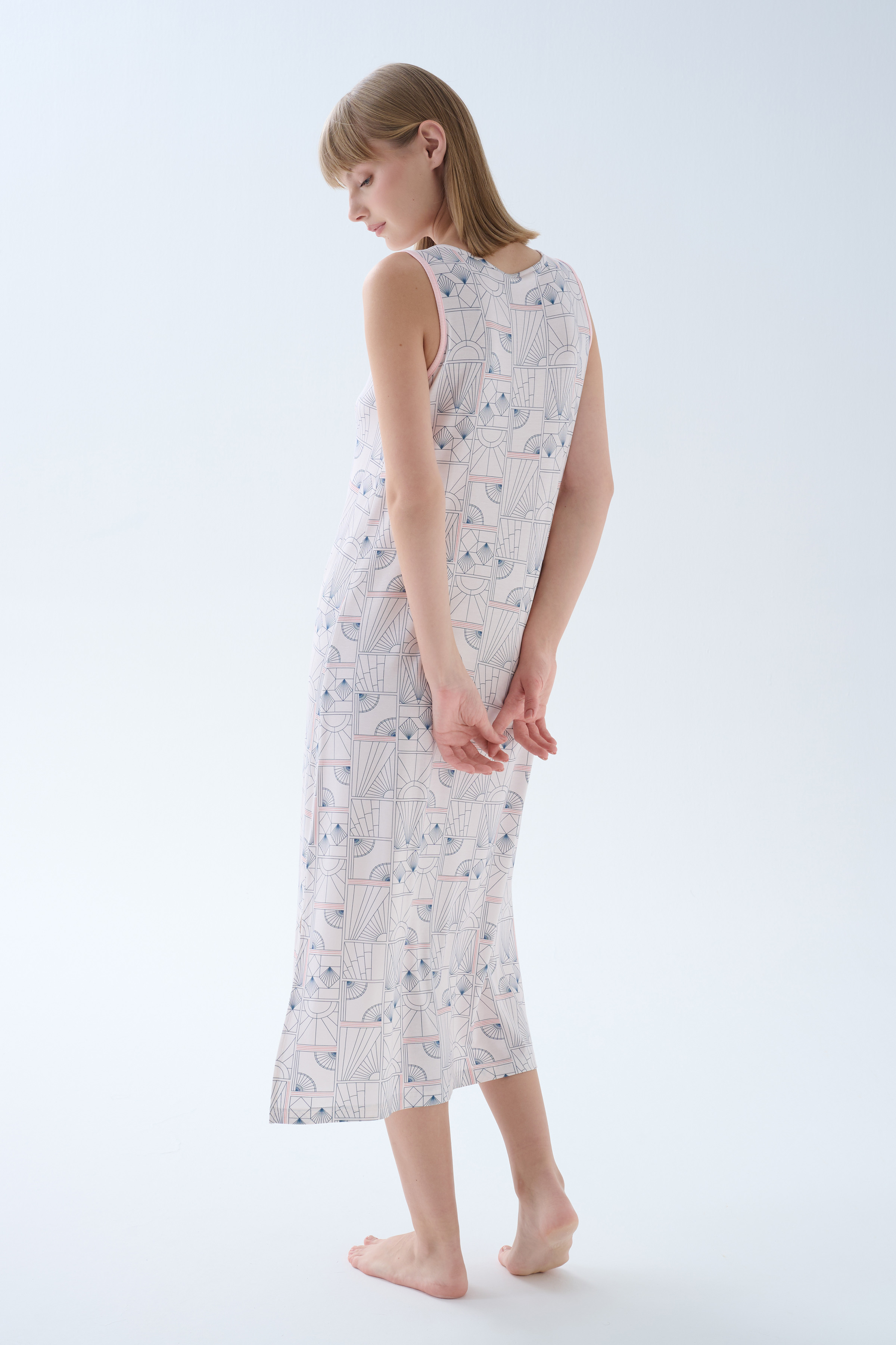 Kadın Viskoz Patlı Yırtmaç Detaylı Kolsuz Gecelik