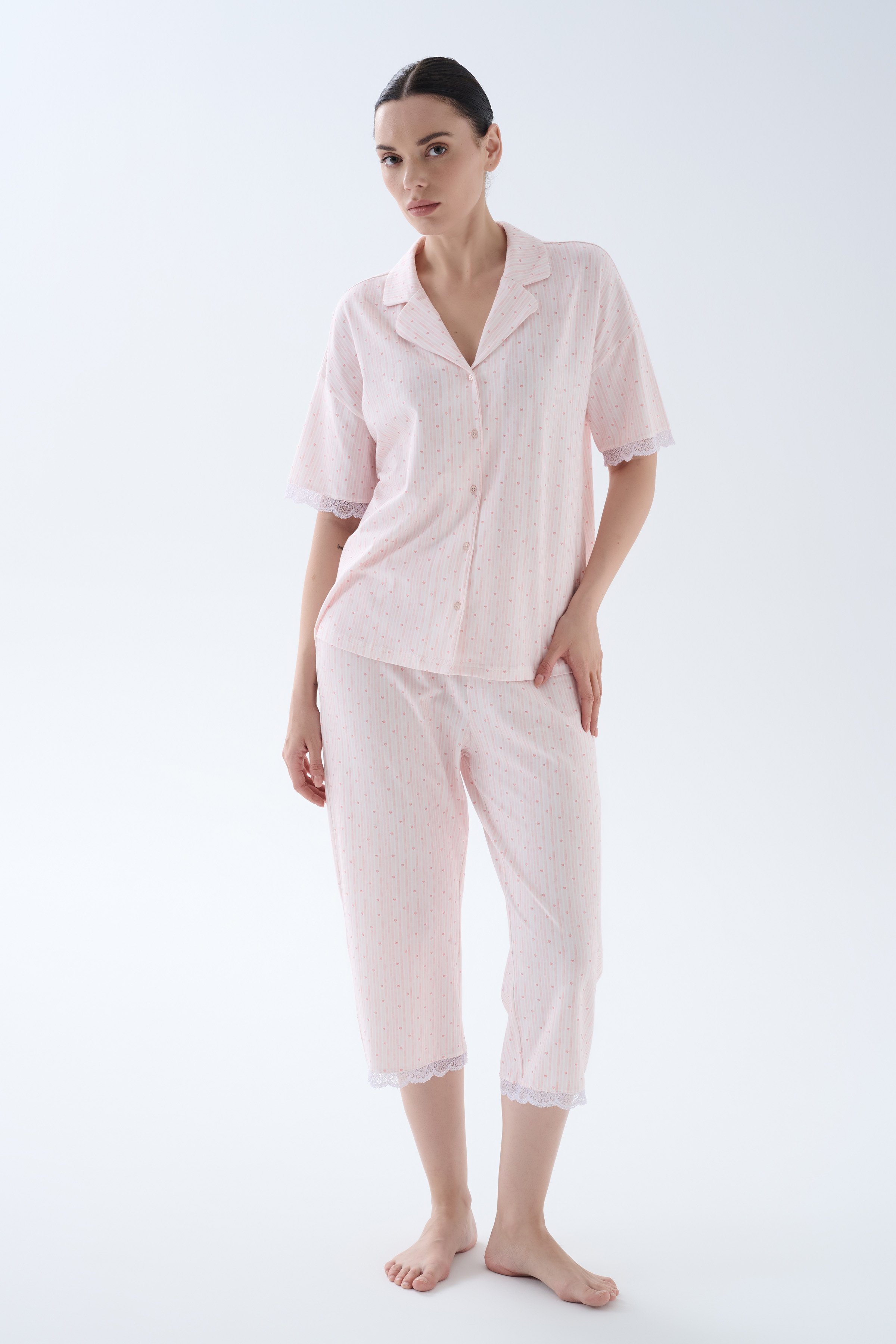 Kadın Pamuklu Dantel Detaylı Gömlek Kapri Pijama Takımı