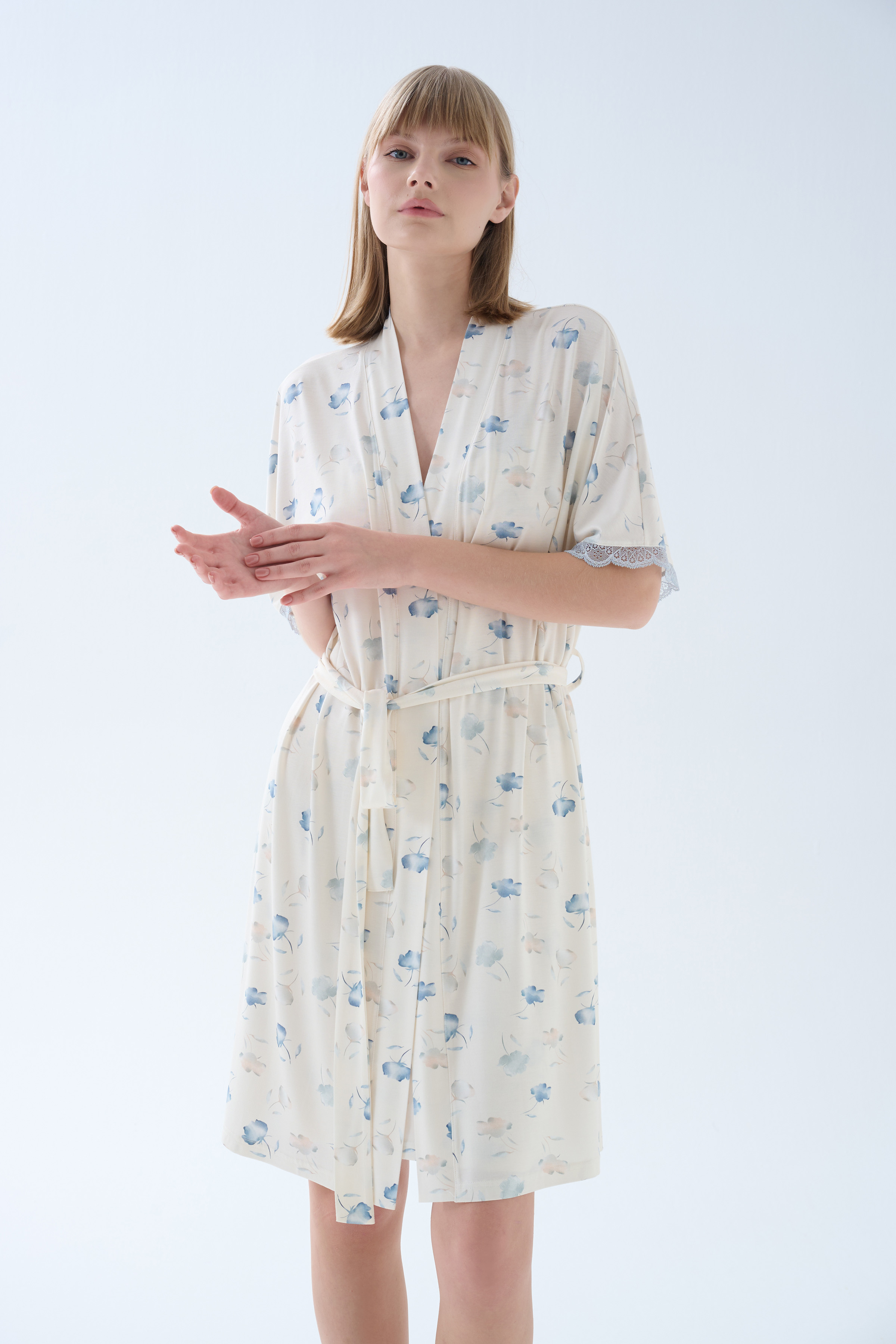 Kadın Viskoz Dantel Detaylı Sabahlık