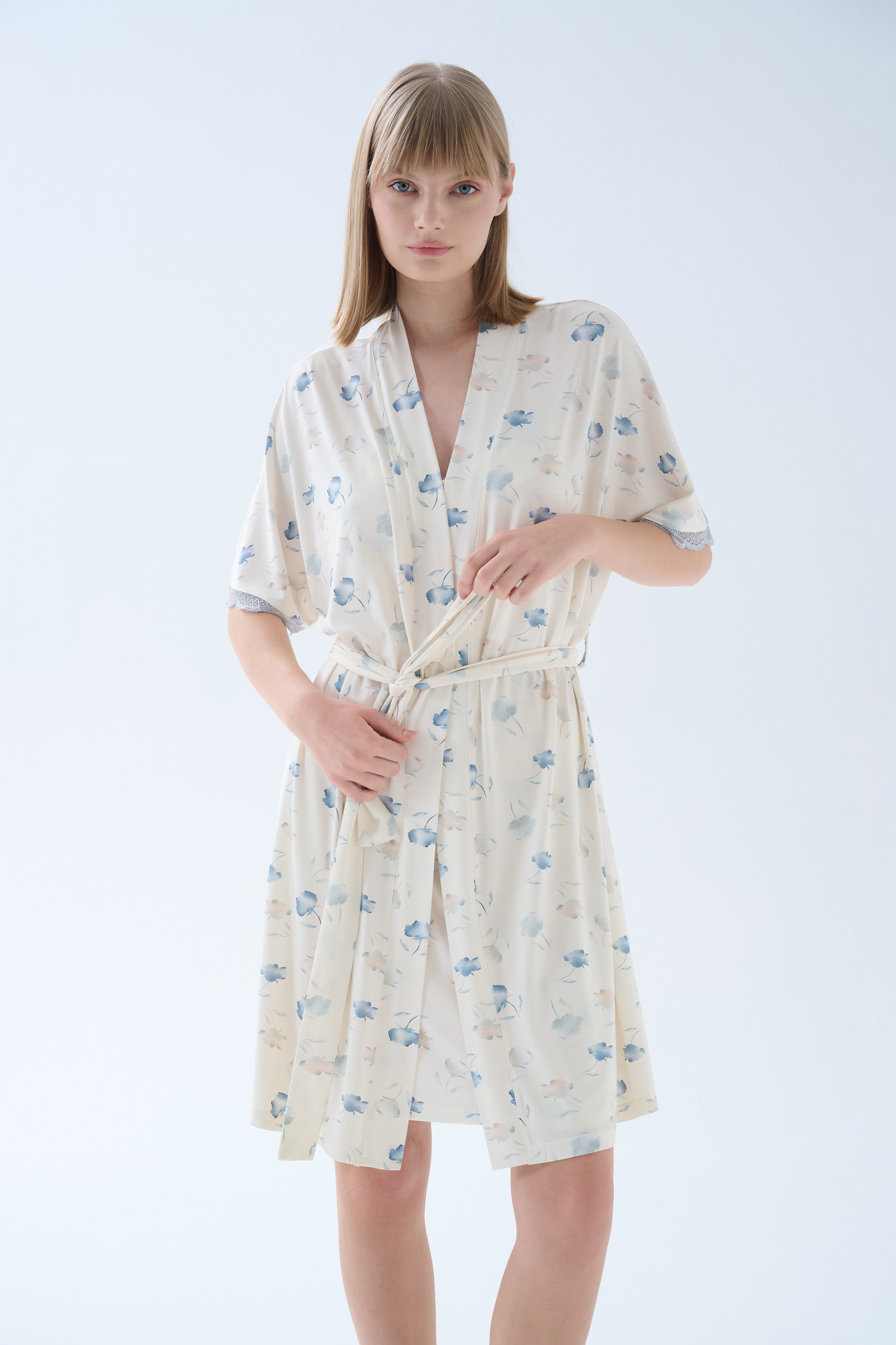 Kadın Viskoz Dantel Detaylı Sabahlık