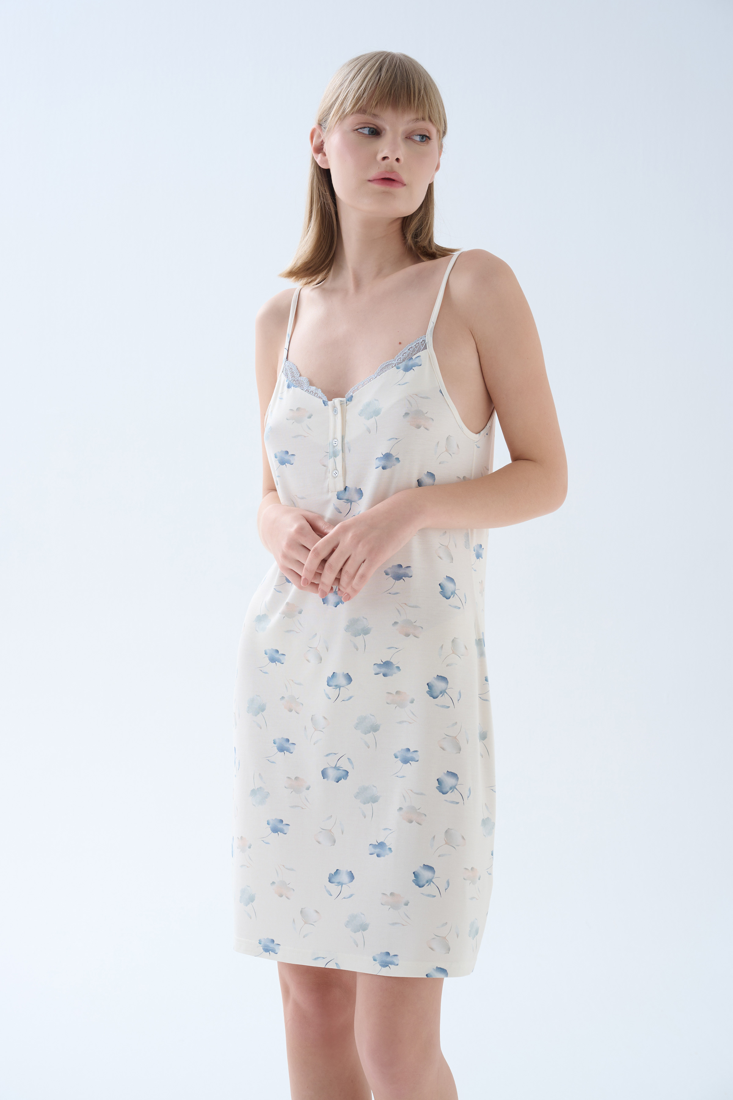 Kadın Viskoz Dantel Detaylı İp Askılı Gecelik