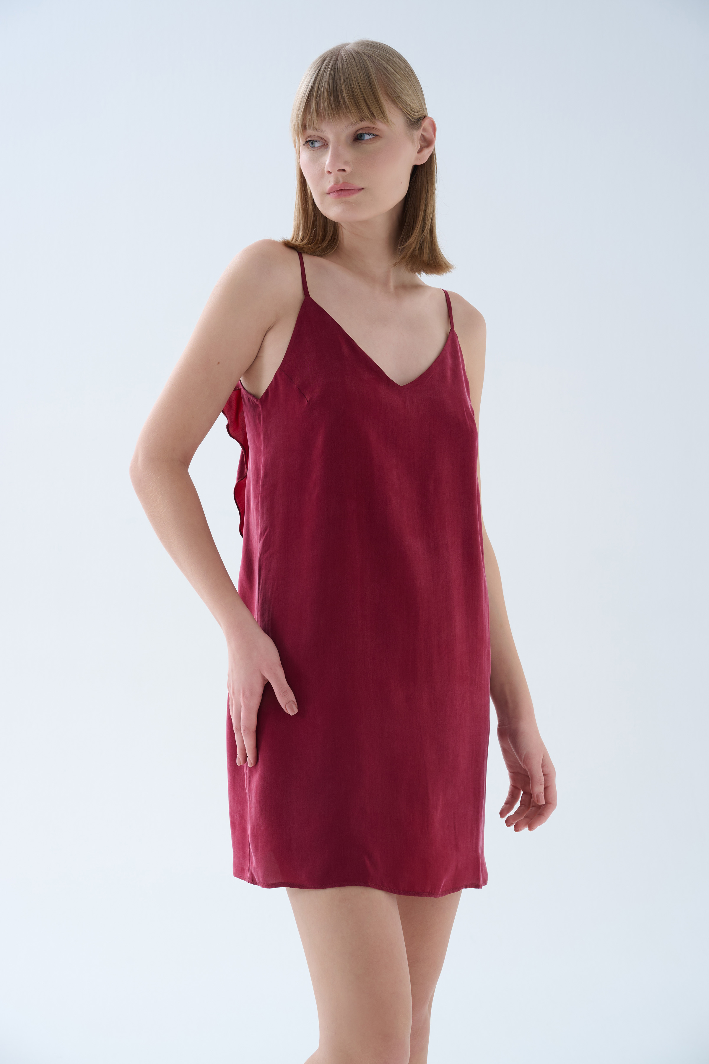 Kadın Vegan Dokuma İp Askılı V Yaka Volan Detaylı Elbise