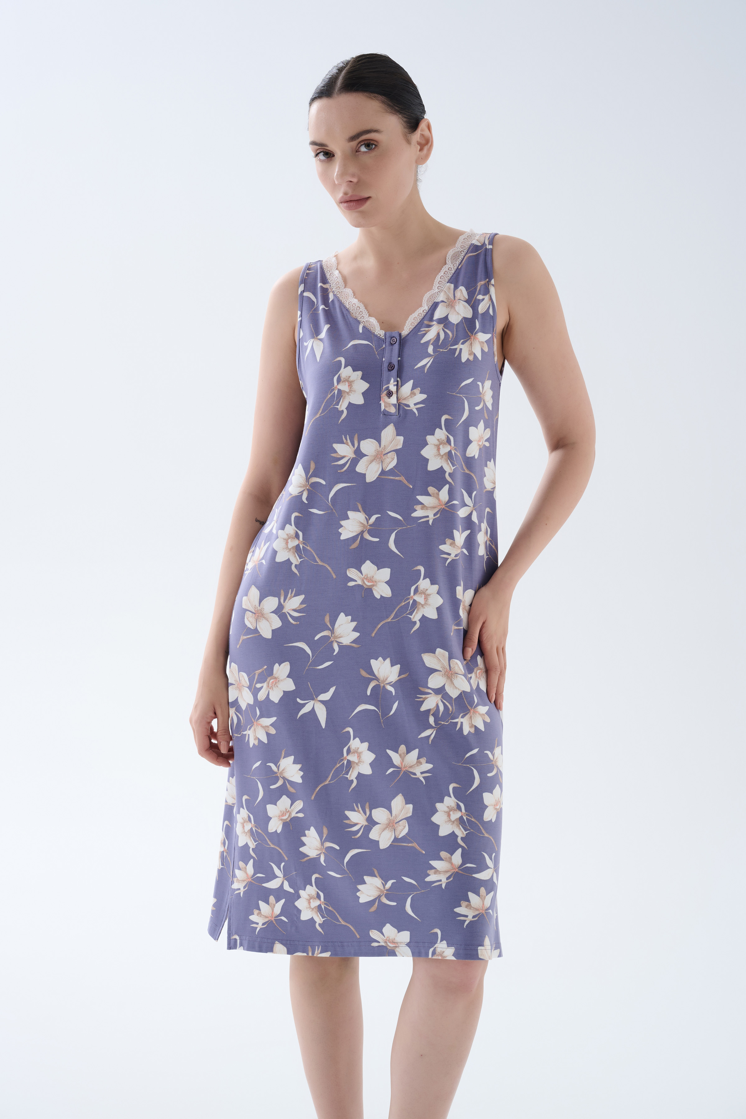 Kadın Viskoz Kolsuz V Yaka Dantelli Gecelik