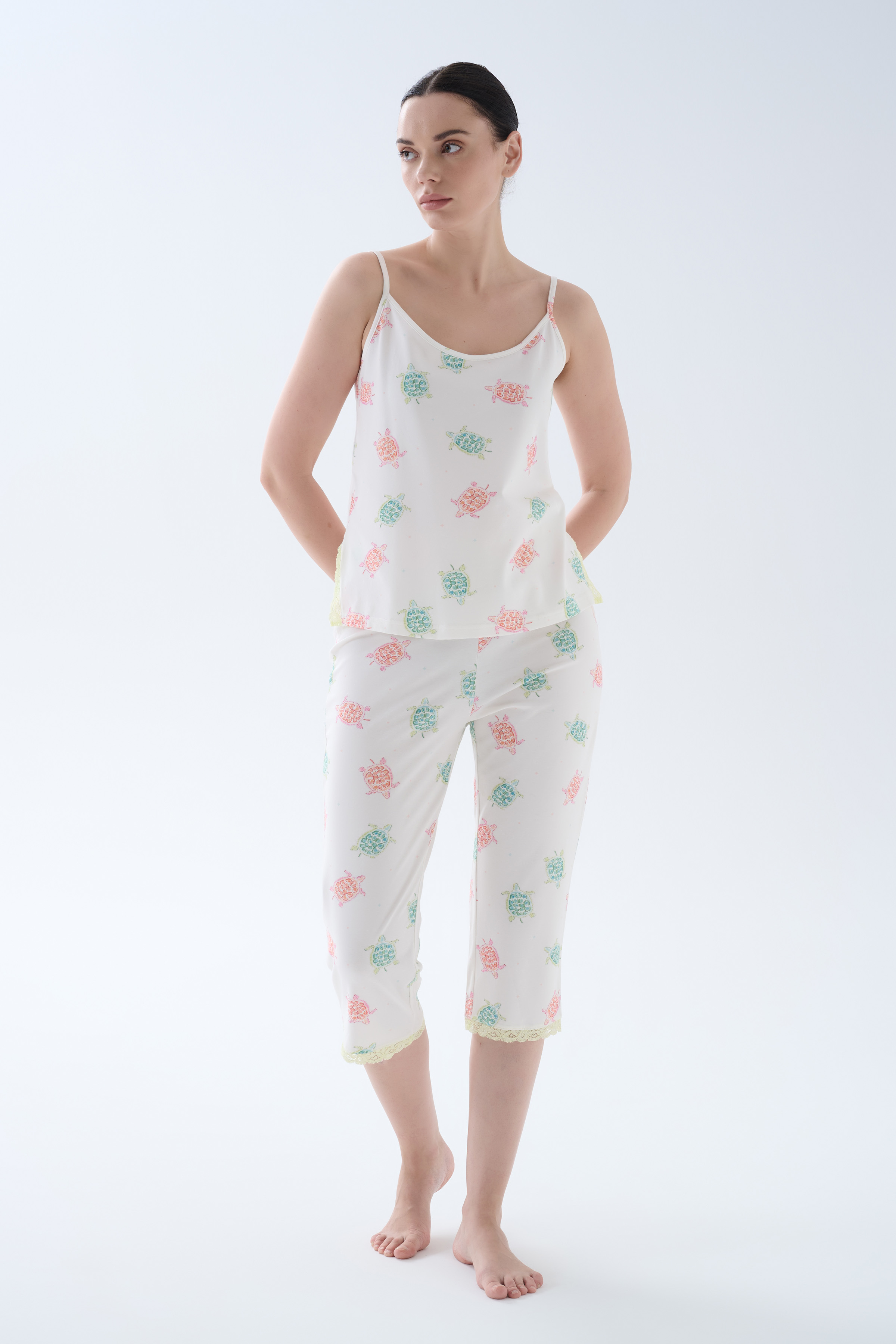 Kadın Pamuklu Ayarlanır İp Askılı Dantel Detaylı Atlet Pijama Üstü