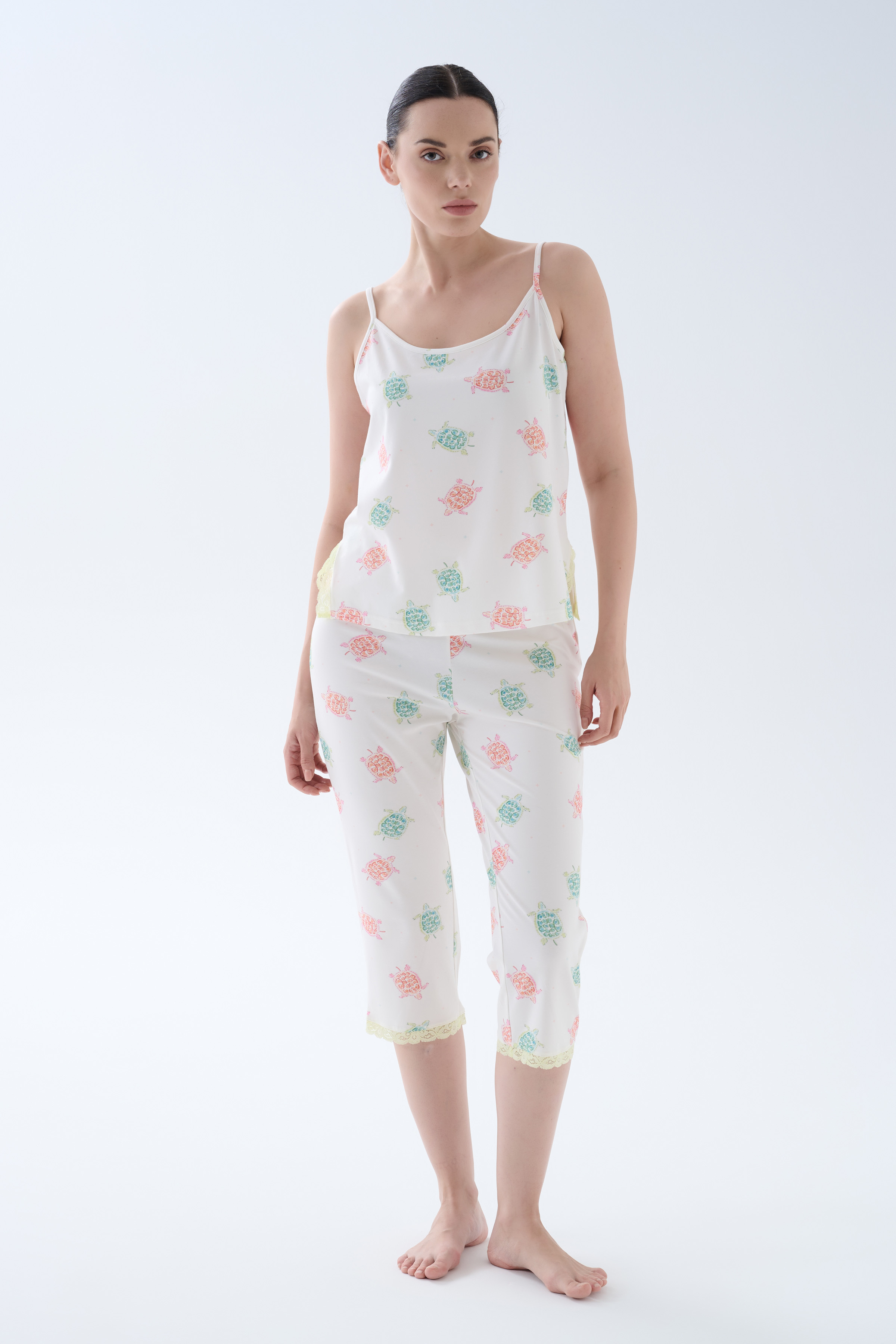 Kadın Pamuklu Ayarlanır İp Askılı Dantel Detaylı Atlet Pijama Üstü