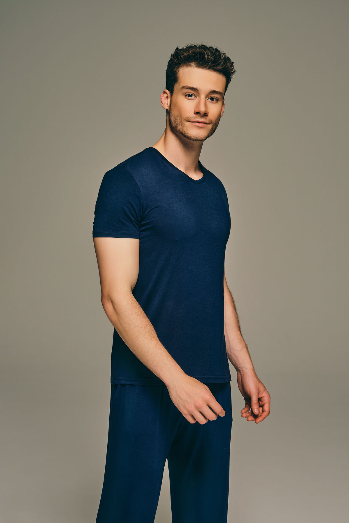 Erkek Modal V Yaka Kısa Kollu T-shirt	