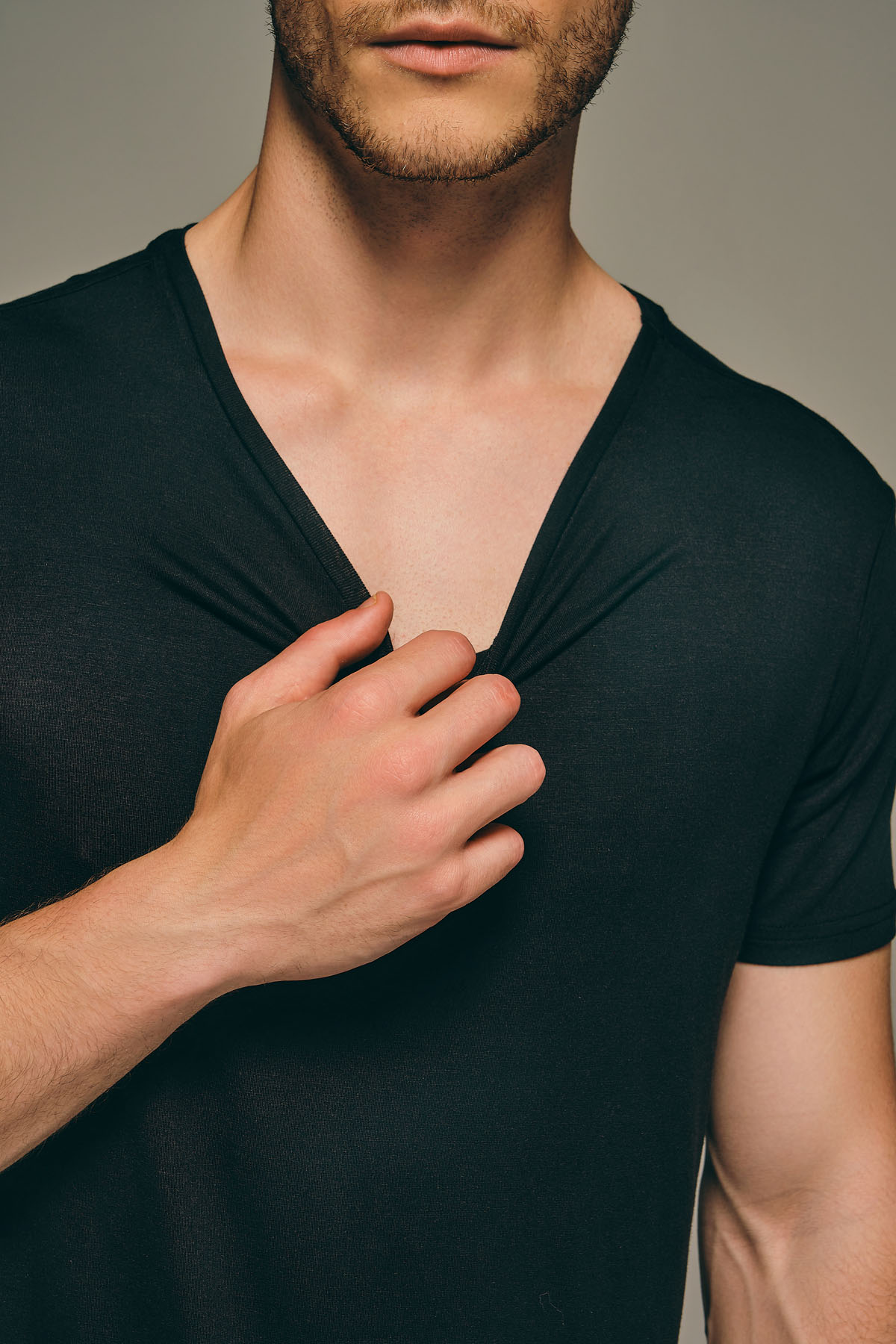 Erkek Modal V Yaka Kısa Kollu T-shirt	