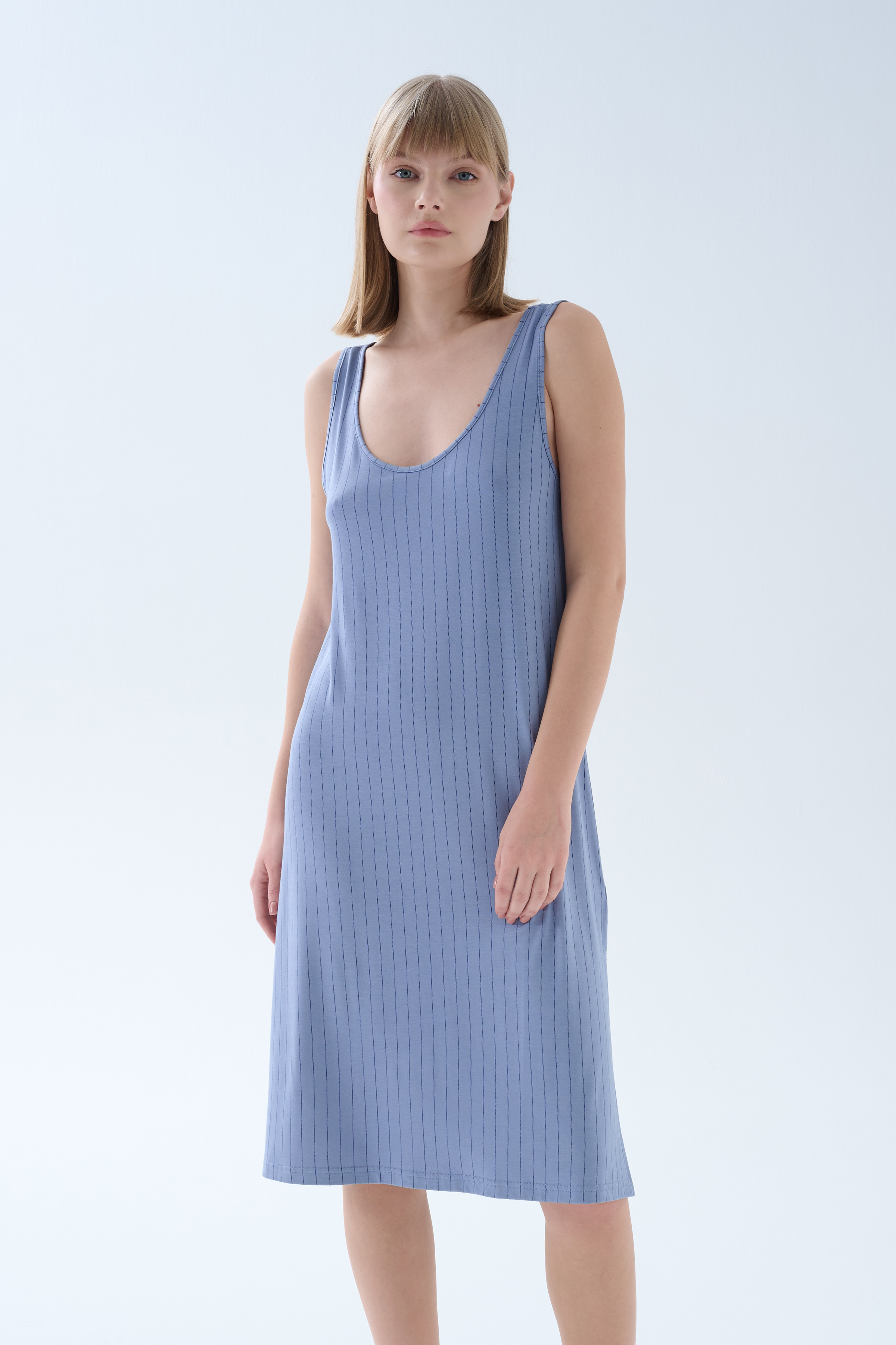 Kadın Viskoz Kalın Askılı Yırtmaç Detaylı Gecelik