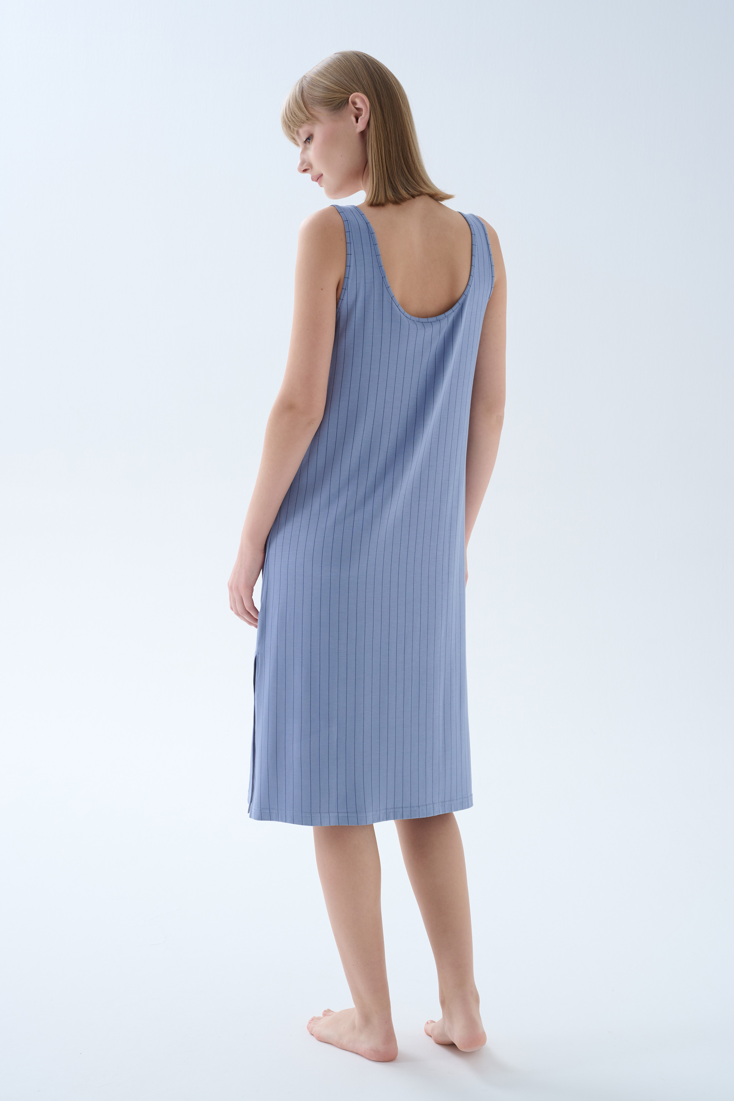 Kadın Viskoz Kalın Askılı Yırtmaç Detaylı Gecelik