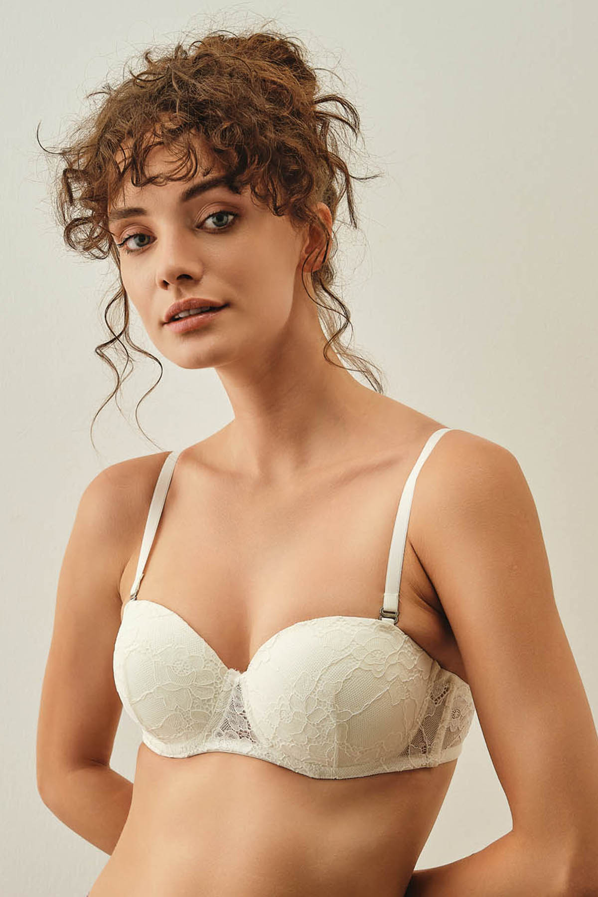 Kadın Dantel Detaylı Dolgusuz Straplez Sütyen