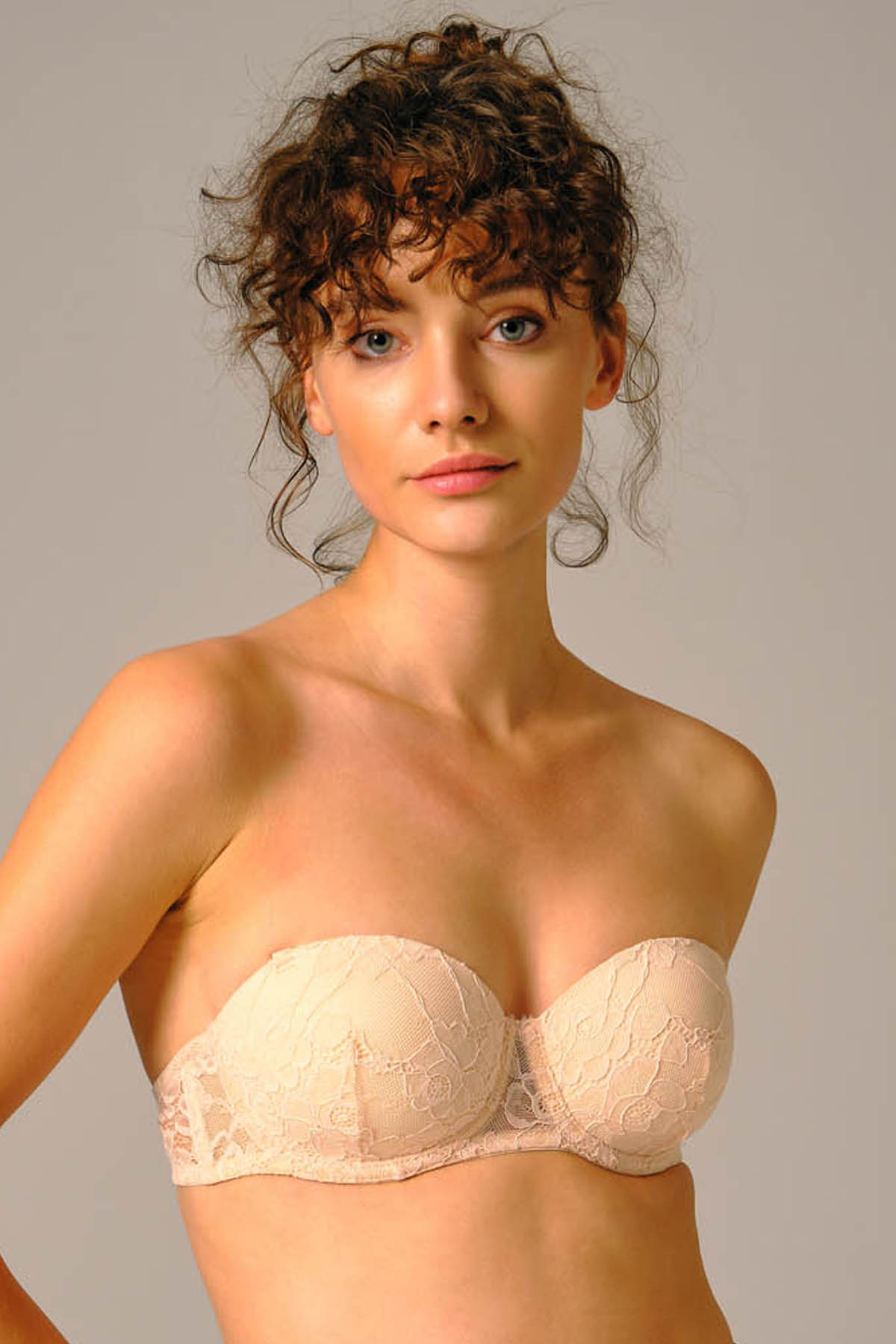 Kadın Dantel Detaylı Dolgusuz Straplez Sütyen
