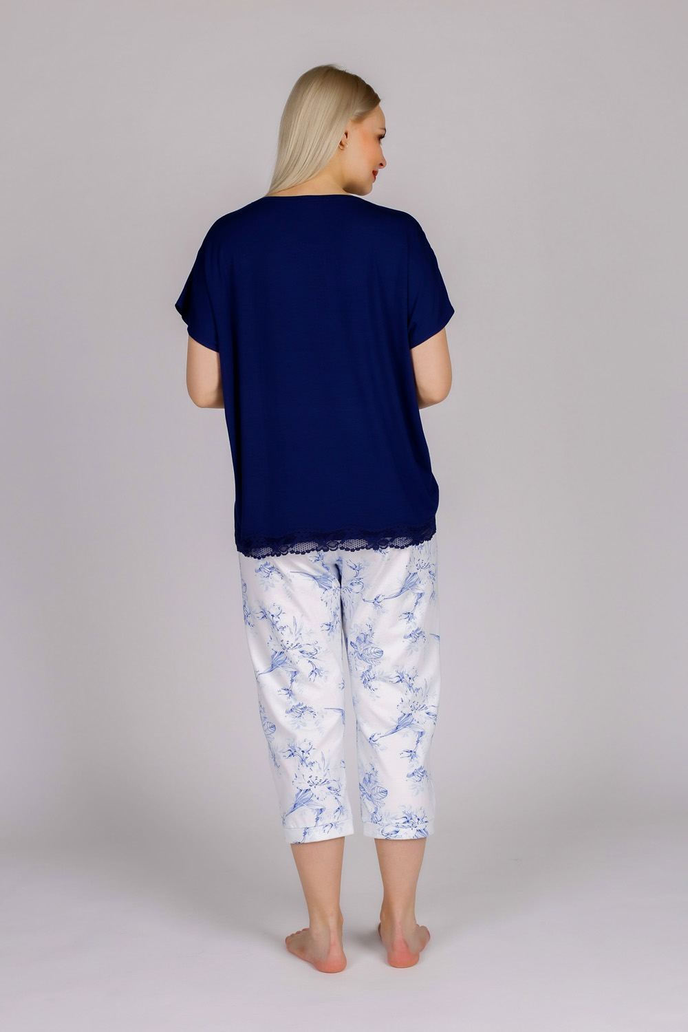 Kadın Eteği Dantel Detaylı Patlı Düşük Kollu T-Shirt
