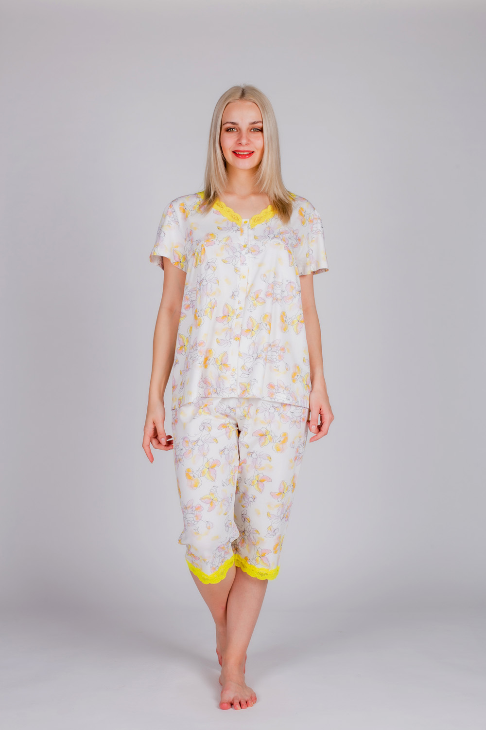 Kadın Kısa Kollu Düğme Detaylı Kapri Pijama Takımı