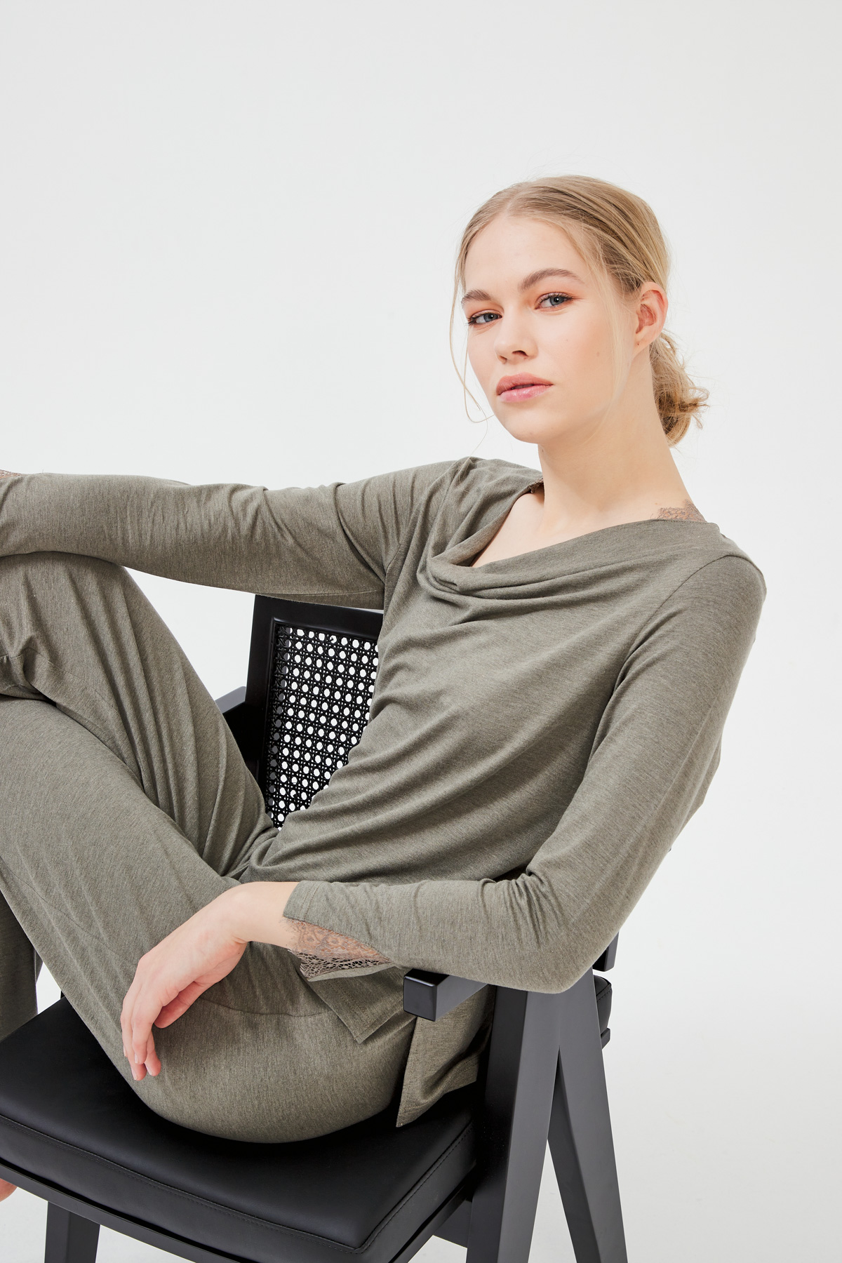 Kadın Dantel Detaylı  Degaje Yaka Modal  Pijama Takımı