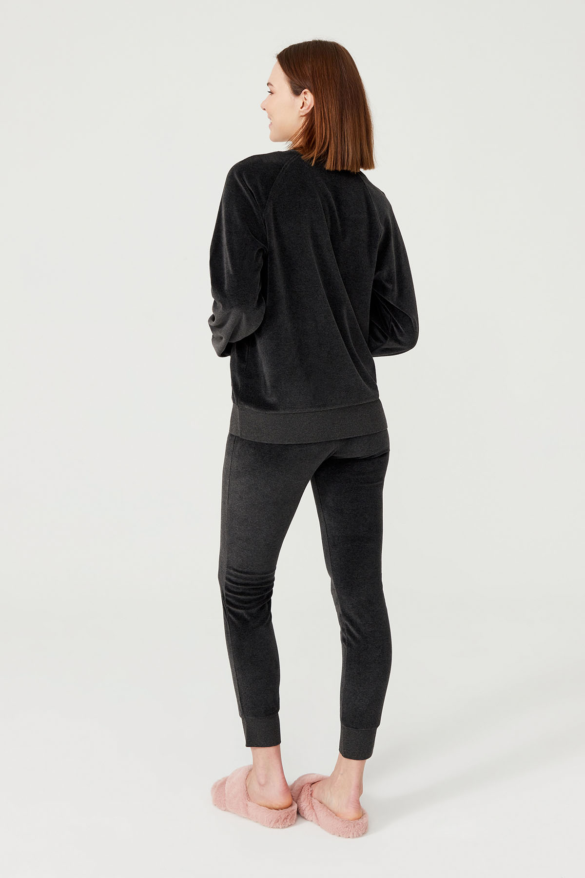 Kadın Kadife Ayıcık Nakışlı Manşetli Uzun Kollu Sweatshirt